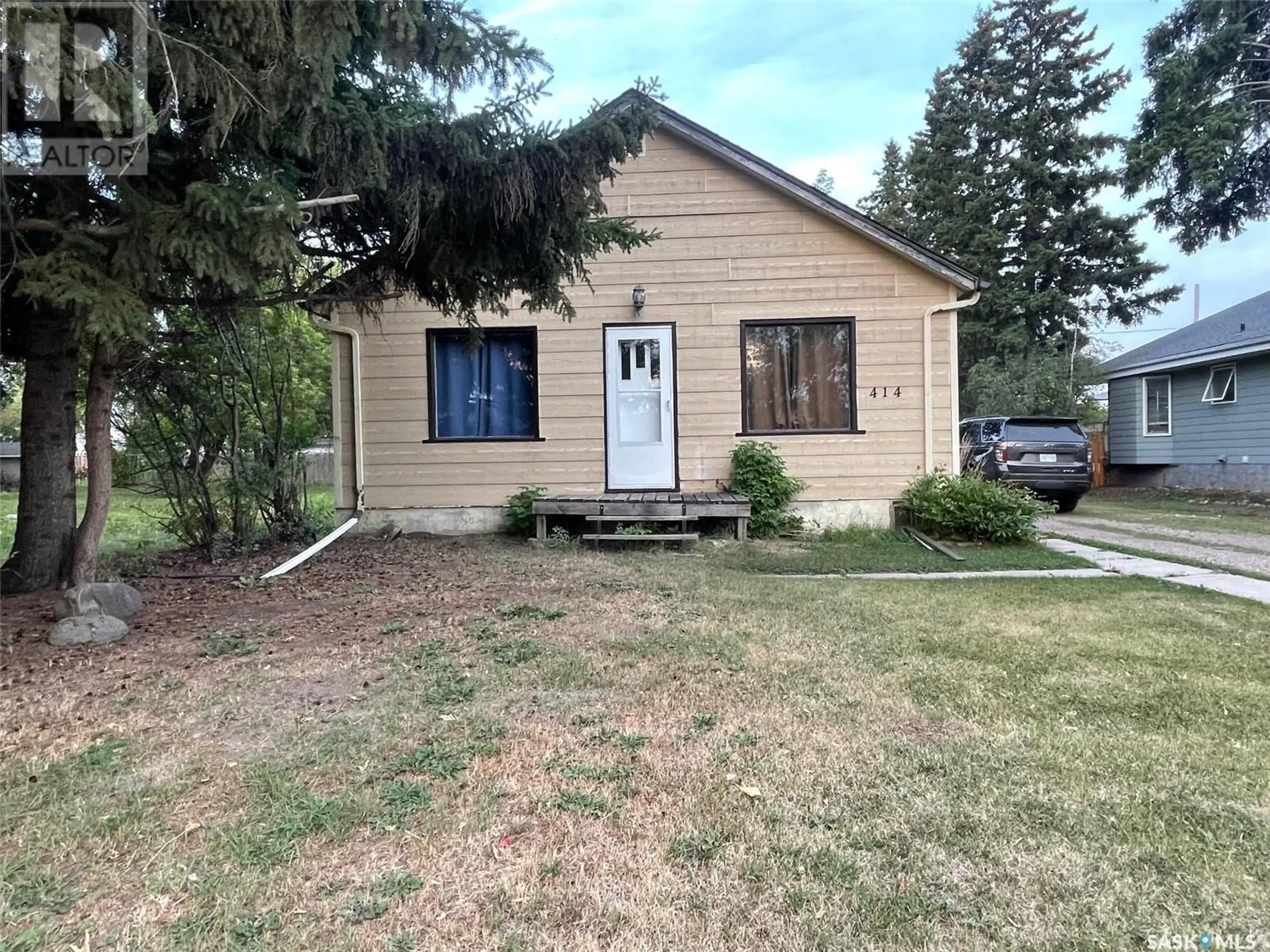 Outside view for 414 6th STREET W, Meadow Lake Saskatchewan S9X1A6