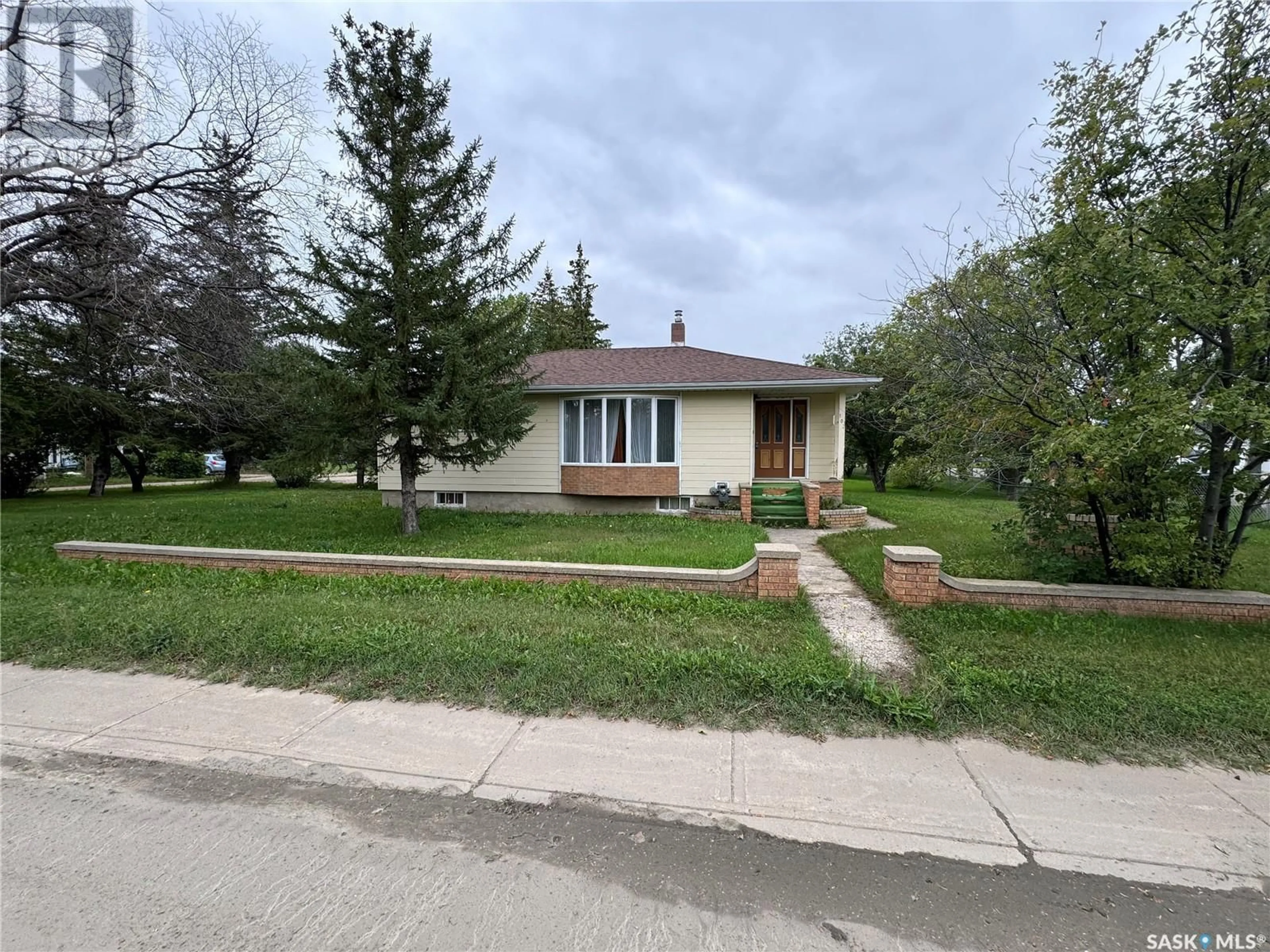 Frontside or backside of a home for 102 Galloway STREET, Lampman Saskatchewan S0C1N0