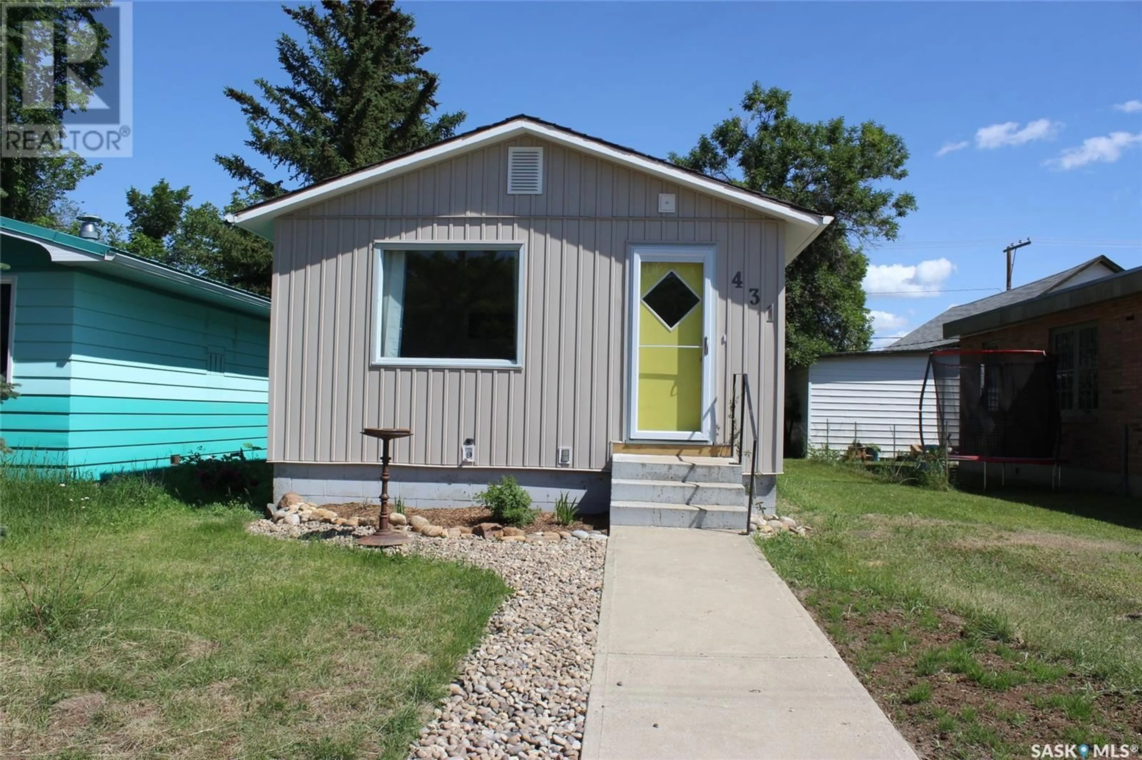 A pic from exterior of the house or condo, cottage for 431 Redcoat DRIVE, Eastend Saskatchewan S0N0T0