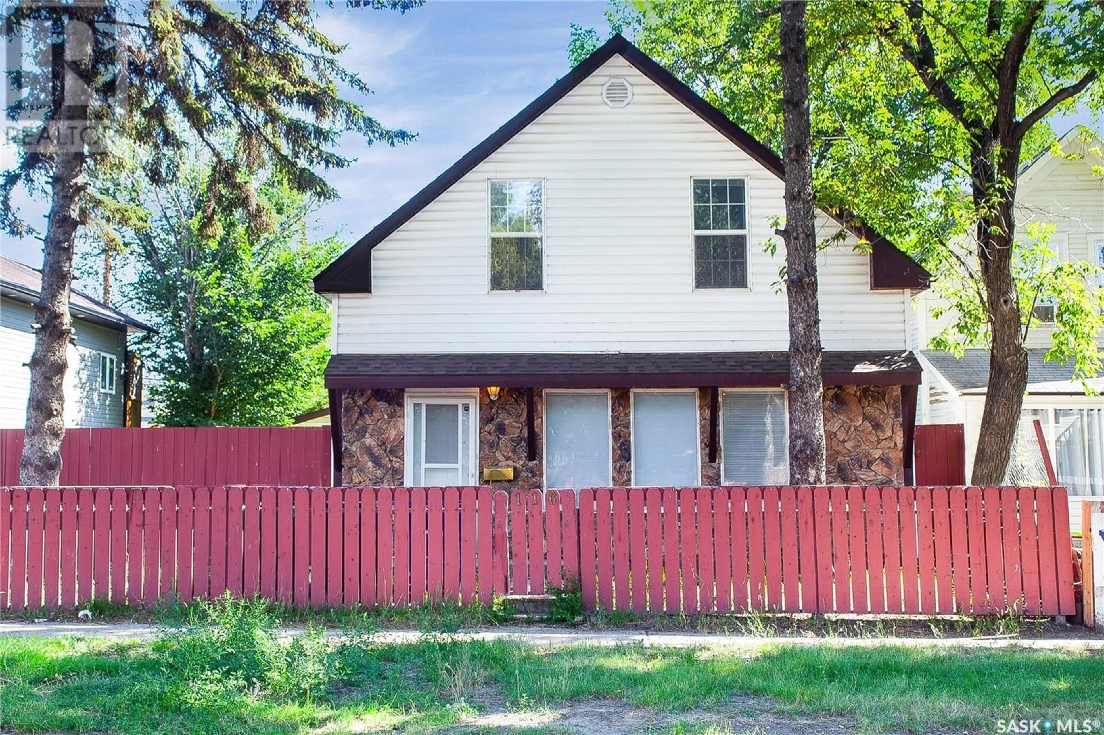 Frontside or backside of a home for 116 S AVENUE S, Saskatoon Saskatchewan S7M2Z6