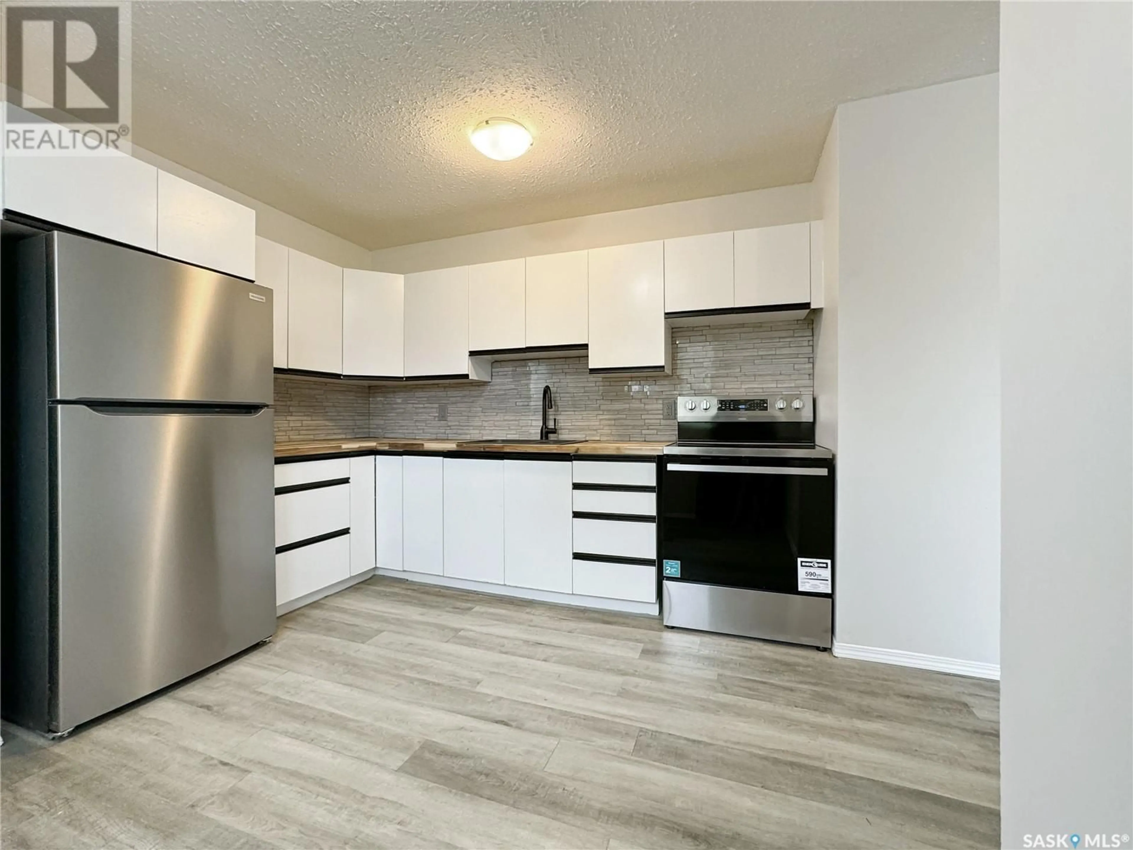 Standard kitchen for 414 4th STREET E, Wilkie Saskatchewan S0K4W0