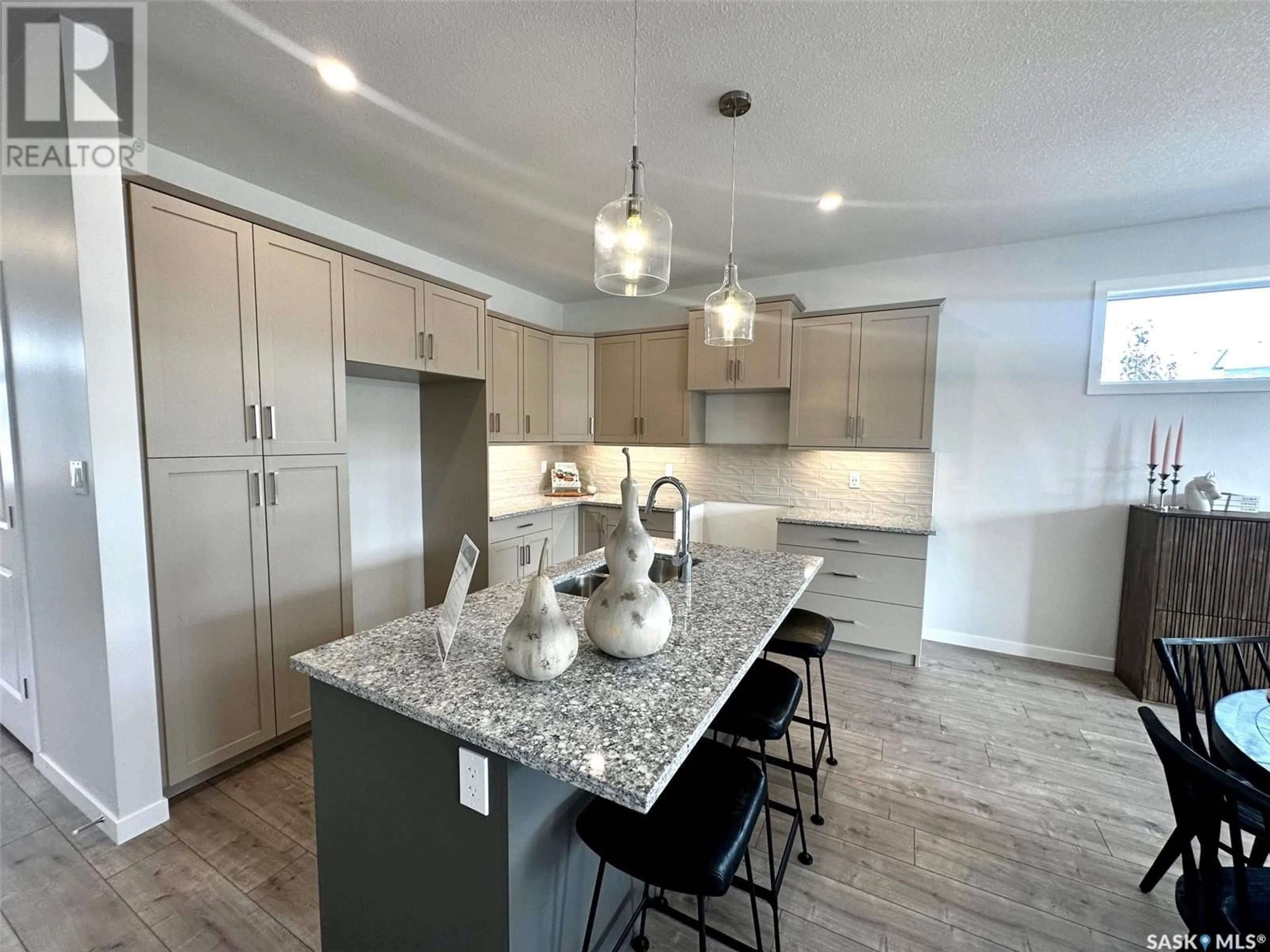 Open concept kitchen for 35 5601 Parliament AVENUE, Regina Saskatchewan S4W0V3