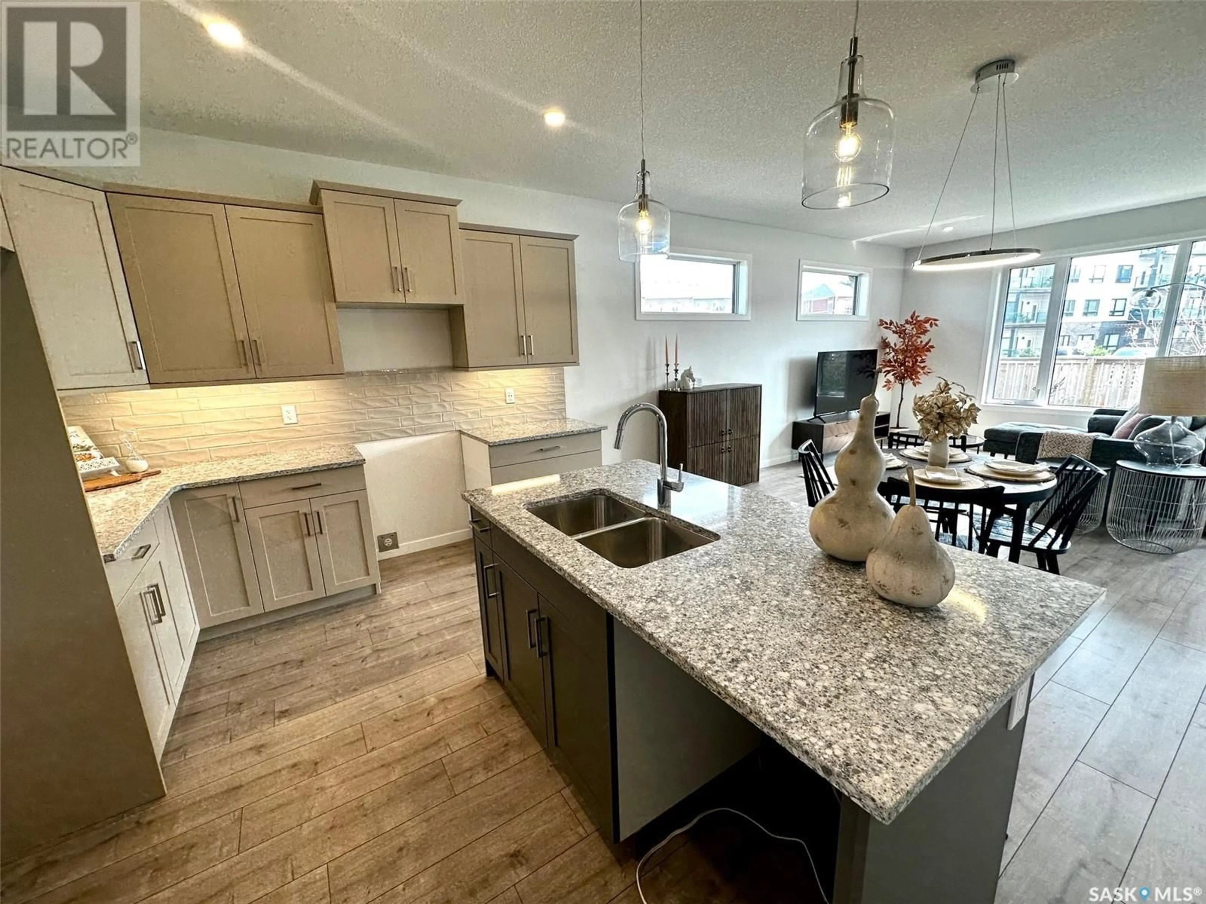 Open concept kitchen for 35 5601 Parliament AVENUE, Regina Saskatchewan S4W0V3