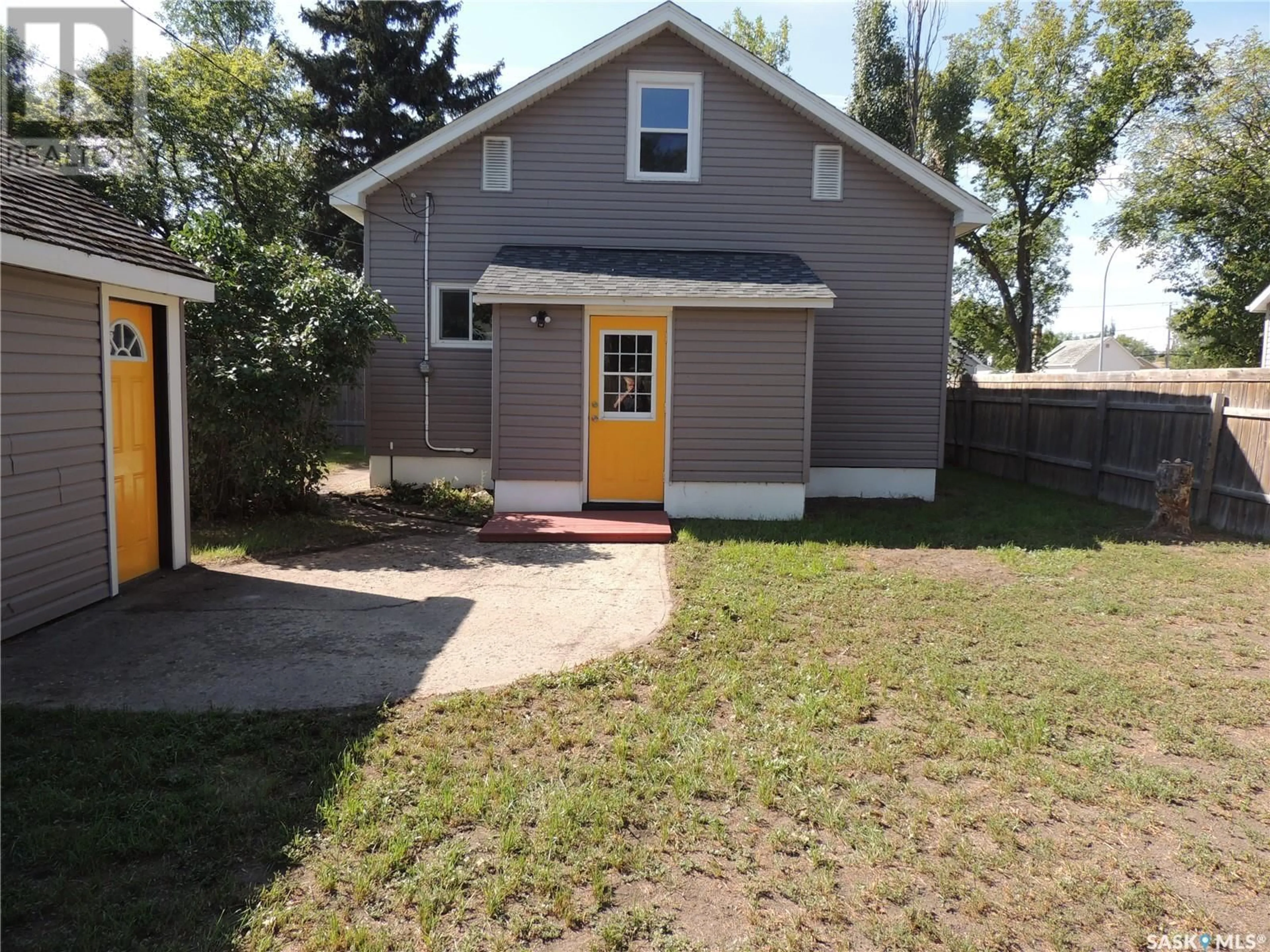 Frontside or backside of a home, cottage for 1421 4th STREET, Estevan Saskatchewan S4A0X3