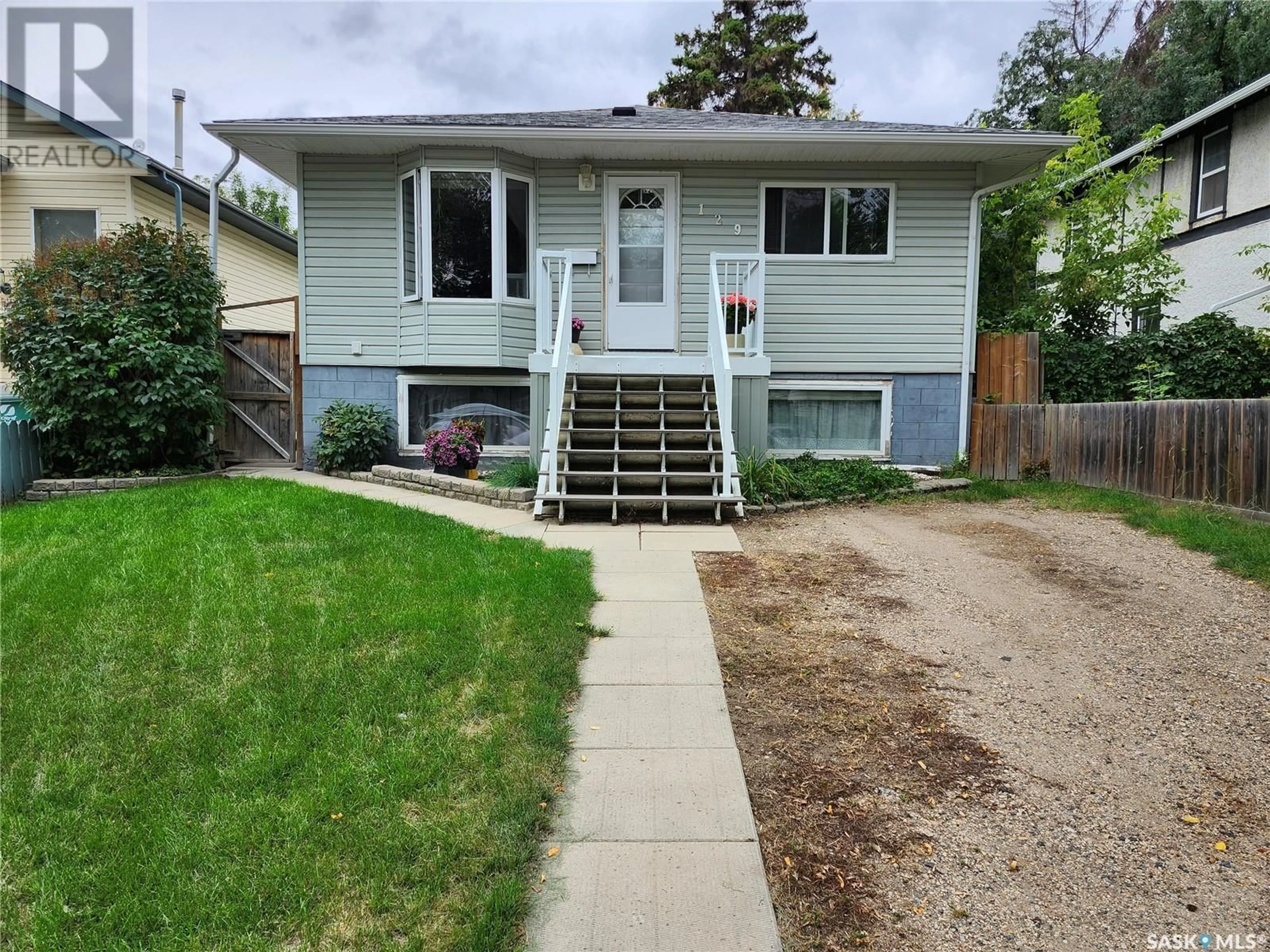 Frontside or backside of a home for 129 L AVENUE S, Saskatoon Saskatchewan S7M2G9