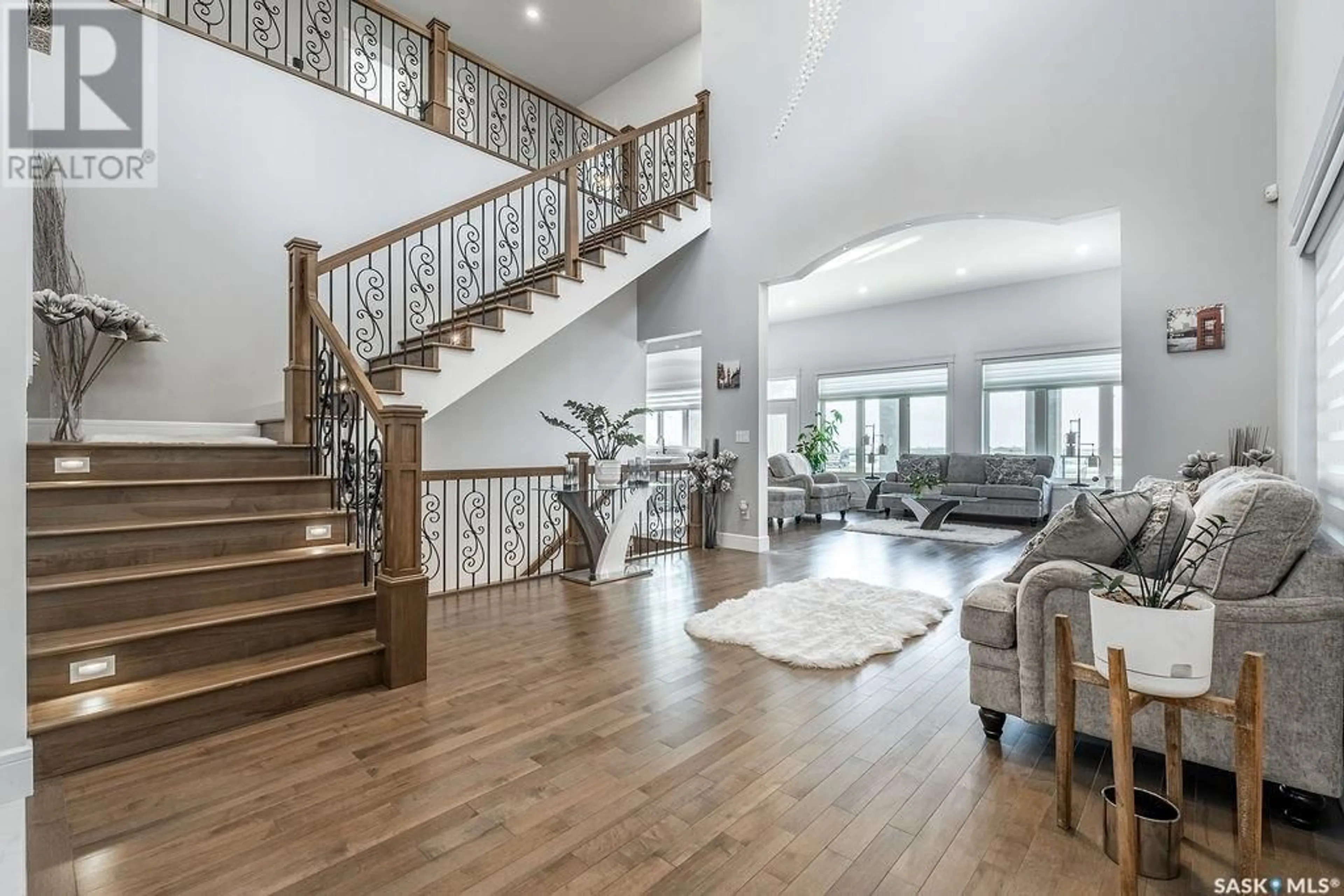 Indoor foyer, wood floors for 623 Kenaschuk CRESCENT, Saskatoon Saskatchewan S7W0C2