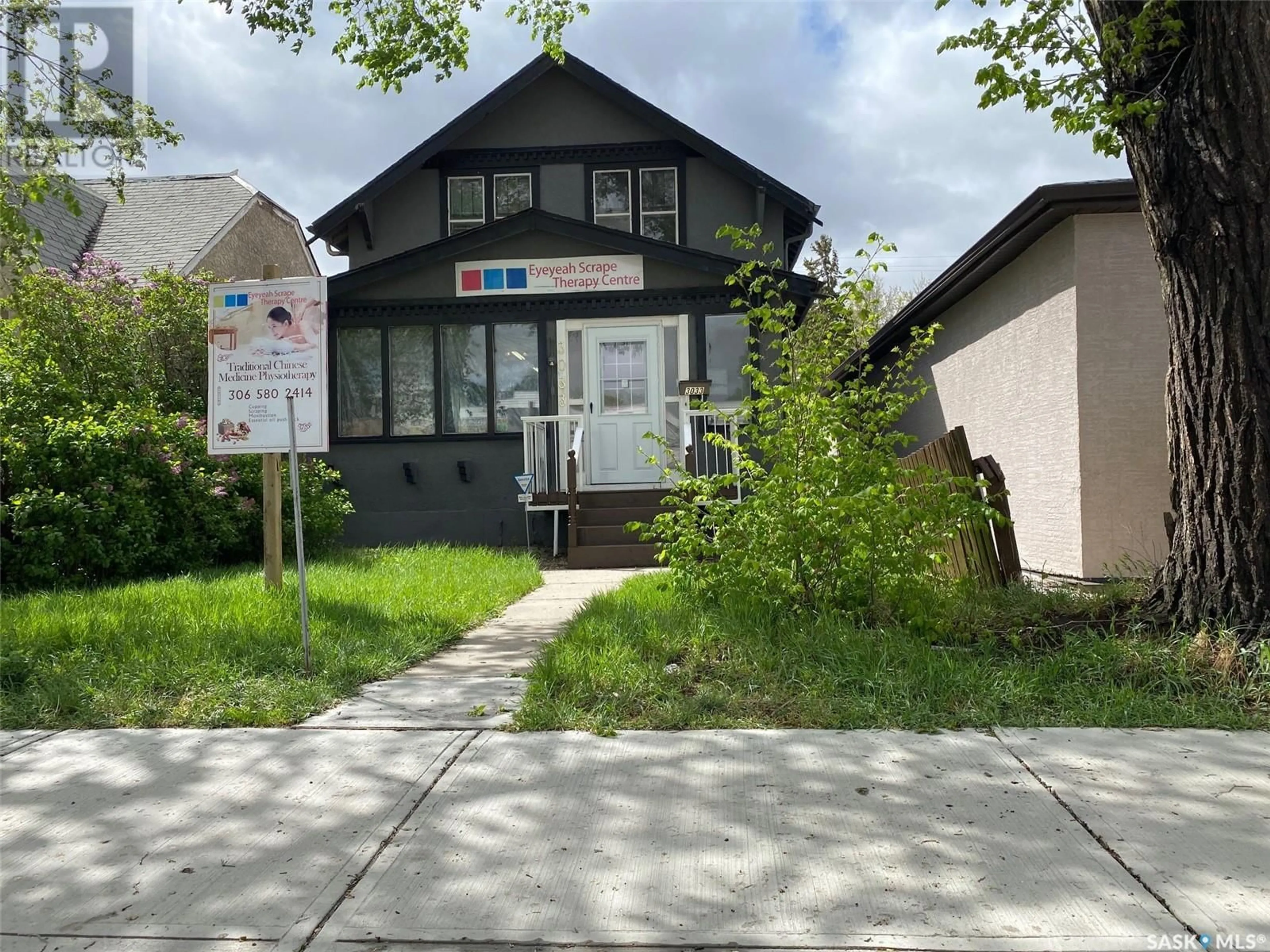 Outside view for 3033 Dewdney AVENUE, Regina Saskatchewan S4Y0Y3