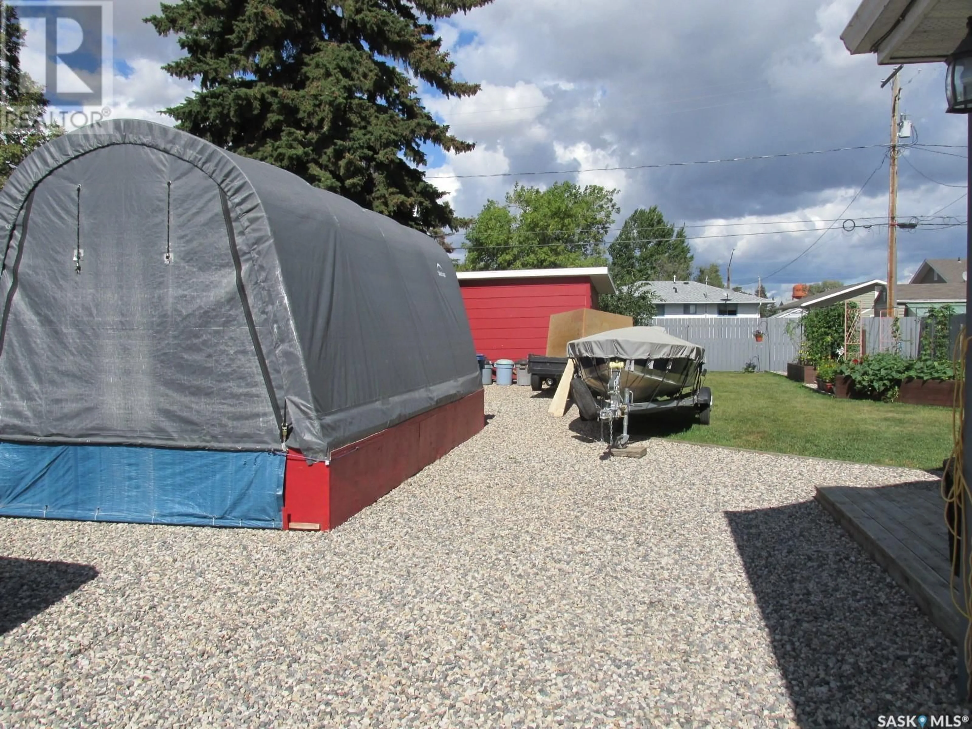 Shed for 605 10th AVENUE W, Nipawin Saskatchewan S0E1E0