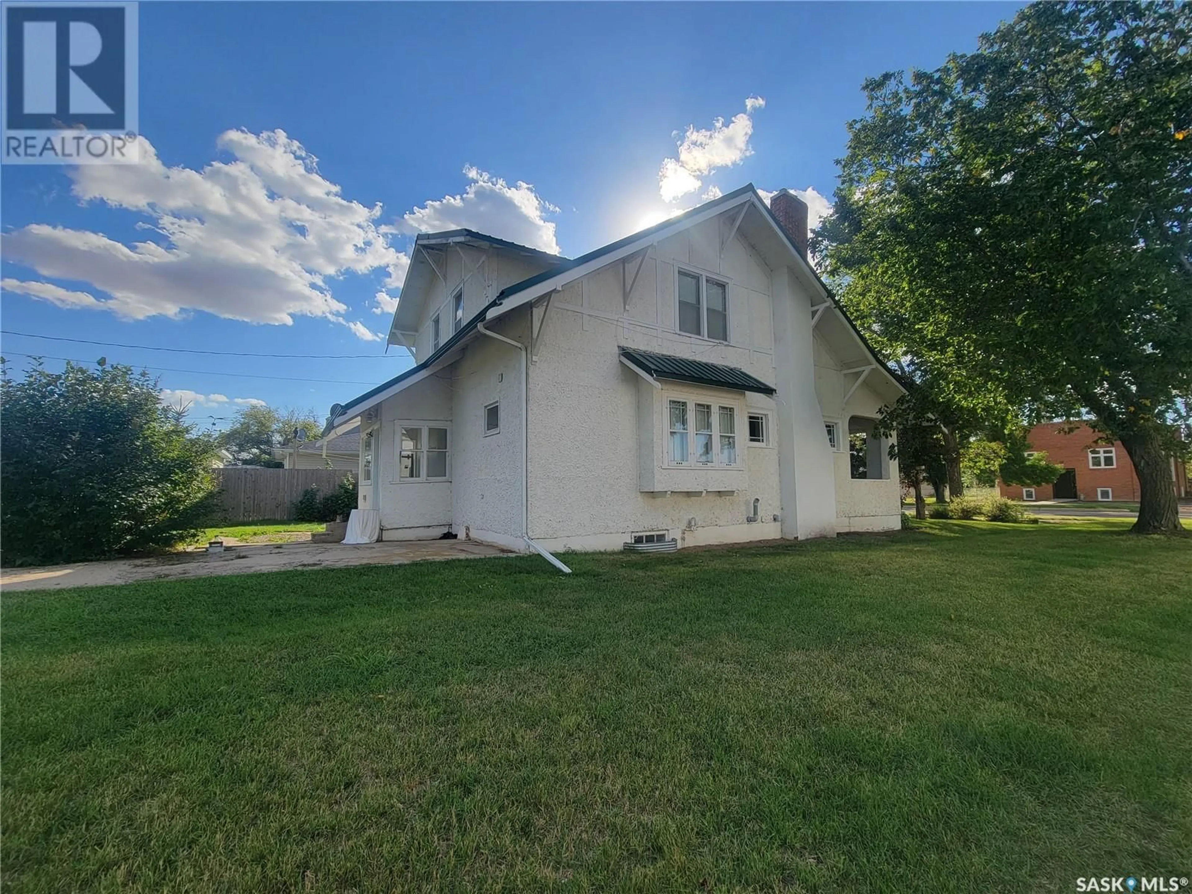 Frontside or backside of a home for 300 Main STREET, Wilkie Saskatchewan S0K4W0