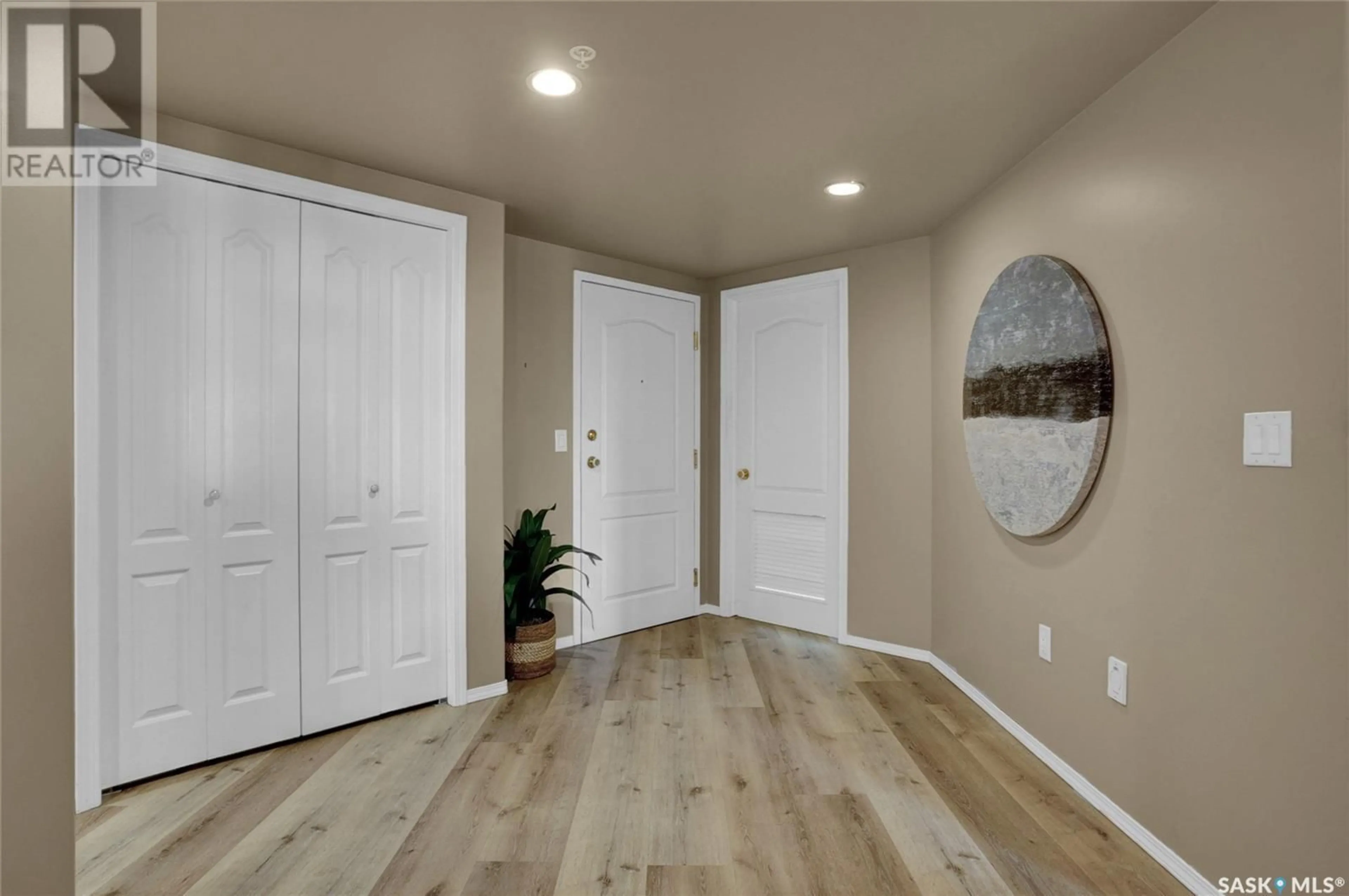 Indoor entryway, wood floors for 449 3631 Albert STREET, Regina Saskatchewan S4S3P4