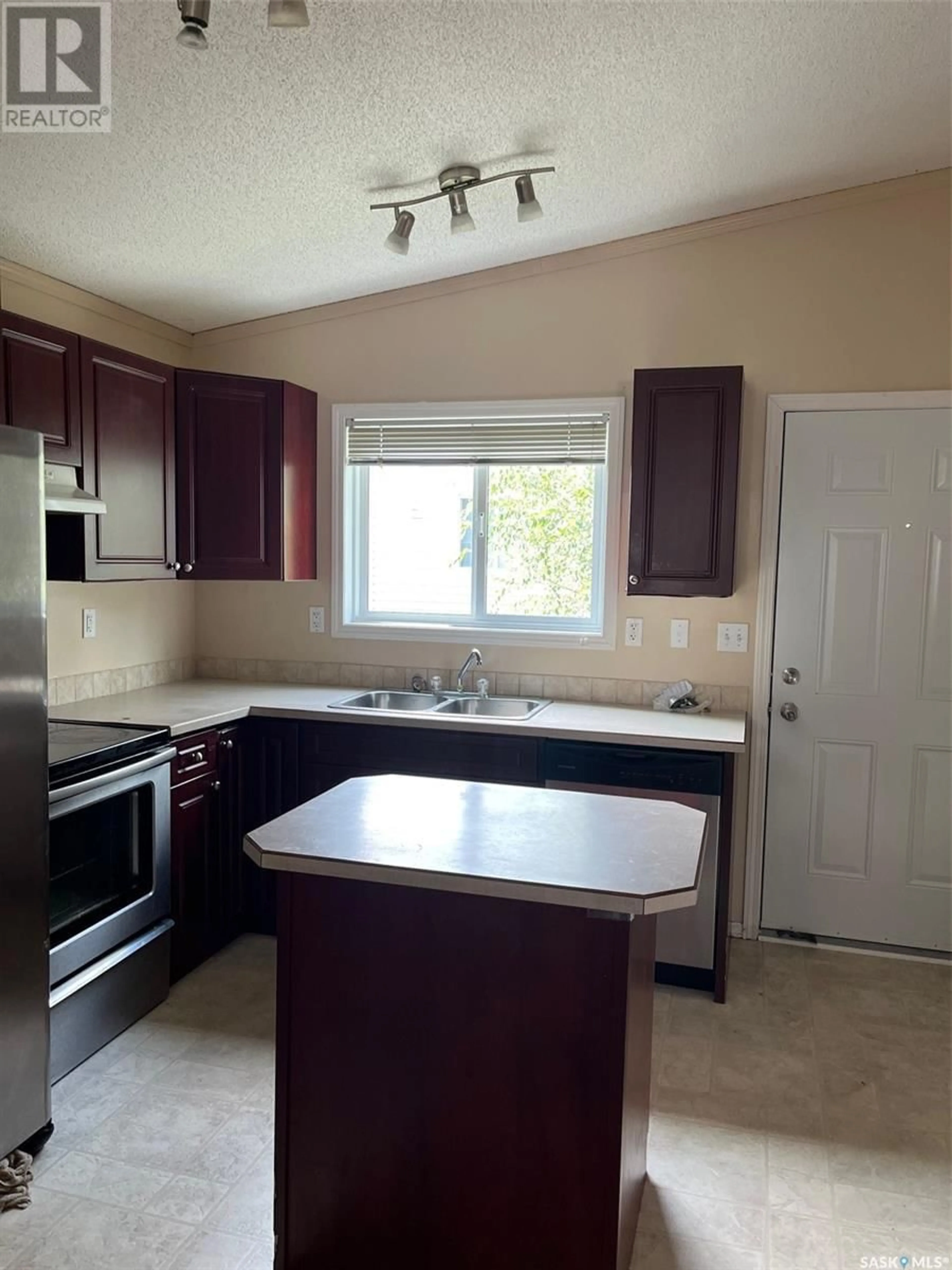 Standard kitchen, wood floors for 19 55 Borden CRESCENT, Saskatoon Saskatchewan S7L5J9