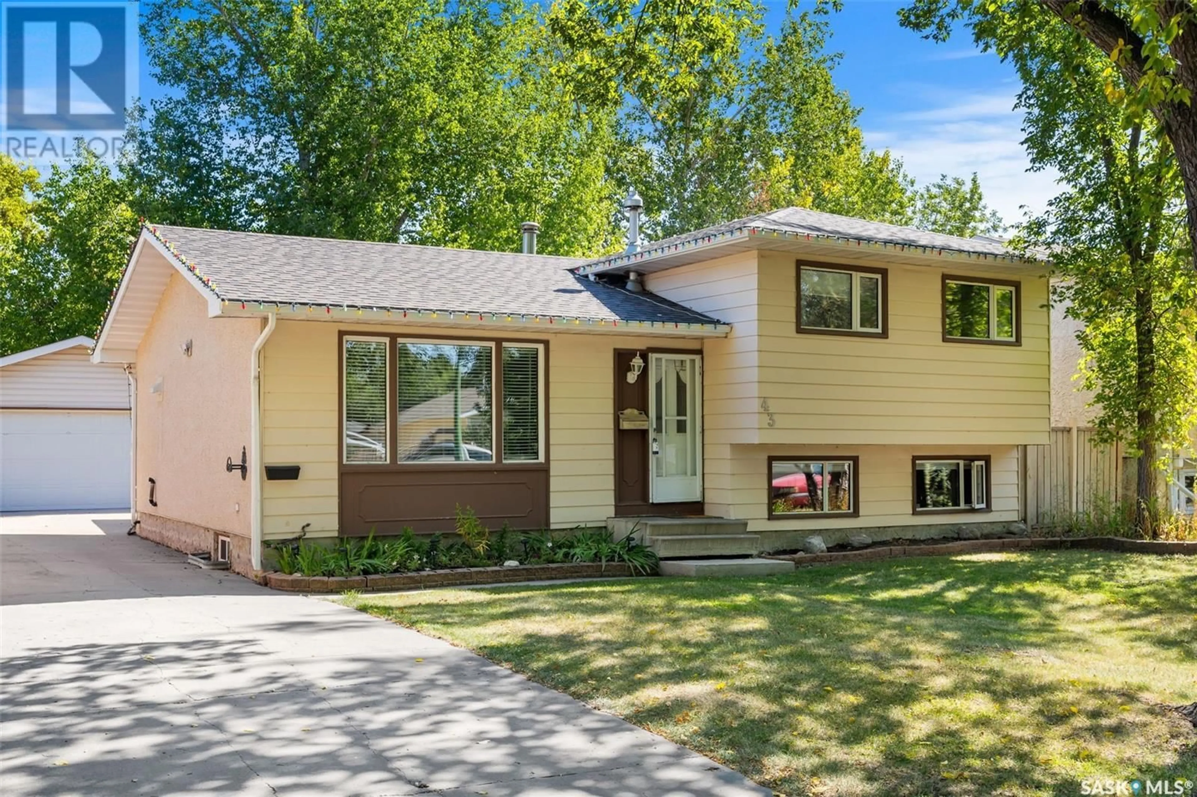 Home with vinyl exterior material for 43 Levene CRESCENT, Regina Saskatchewan S4X1N4