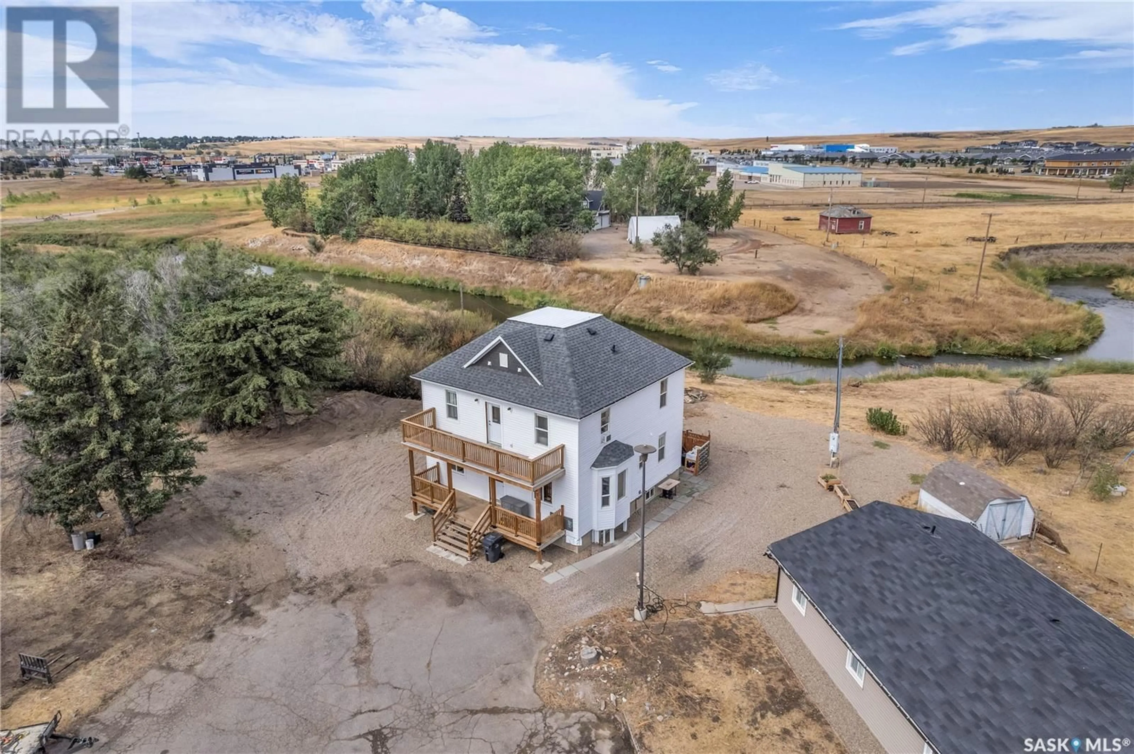 Frontside or backside of a home for 35 Ponderosa TRAIL N, Swift Current Saskatchewan S9H5M5