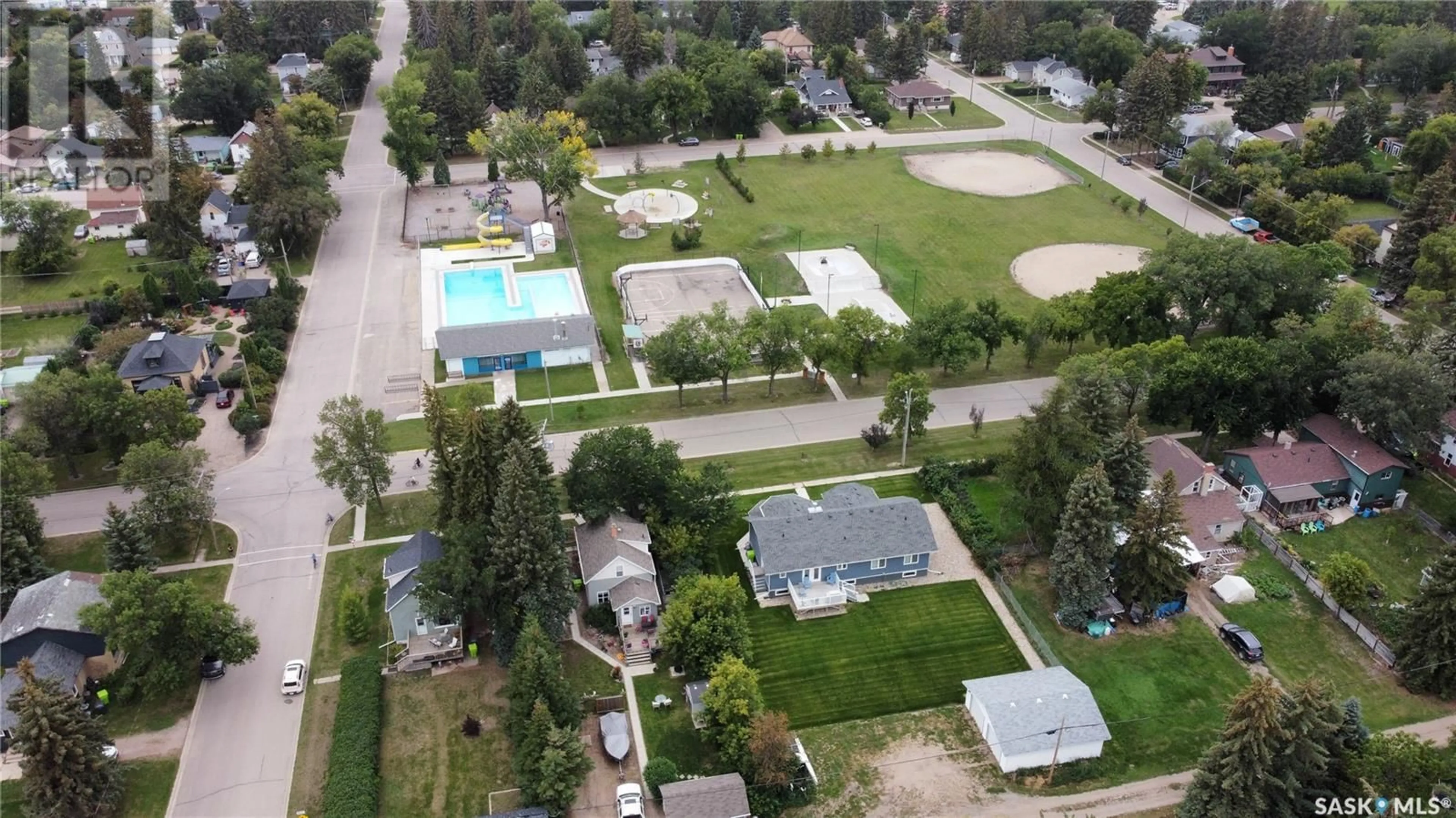 A pic from exterior of the house or condo, the street view for 903 Grand AVENUE, Indian Head Saskatchewan S0G2K0