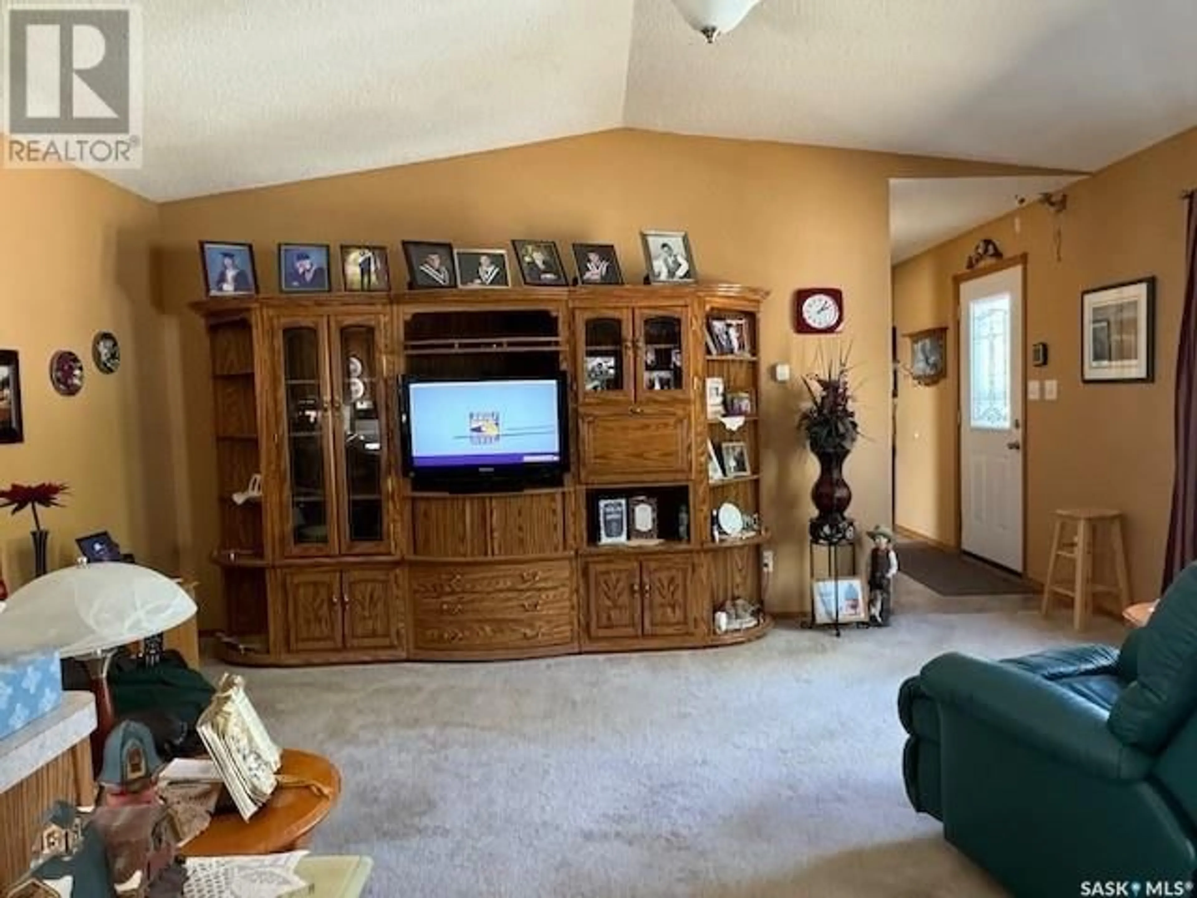 A pic of a room, carpet floors for 205 Herbert AVENUE, Herbert Saskatchewan S0H2A0