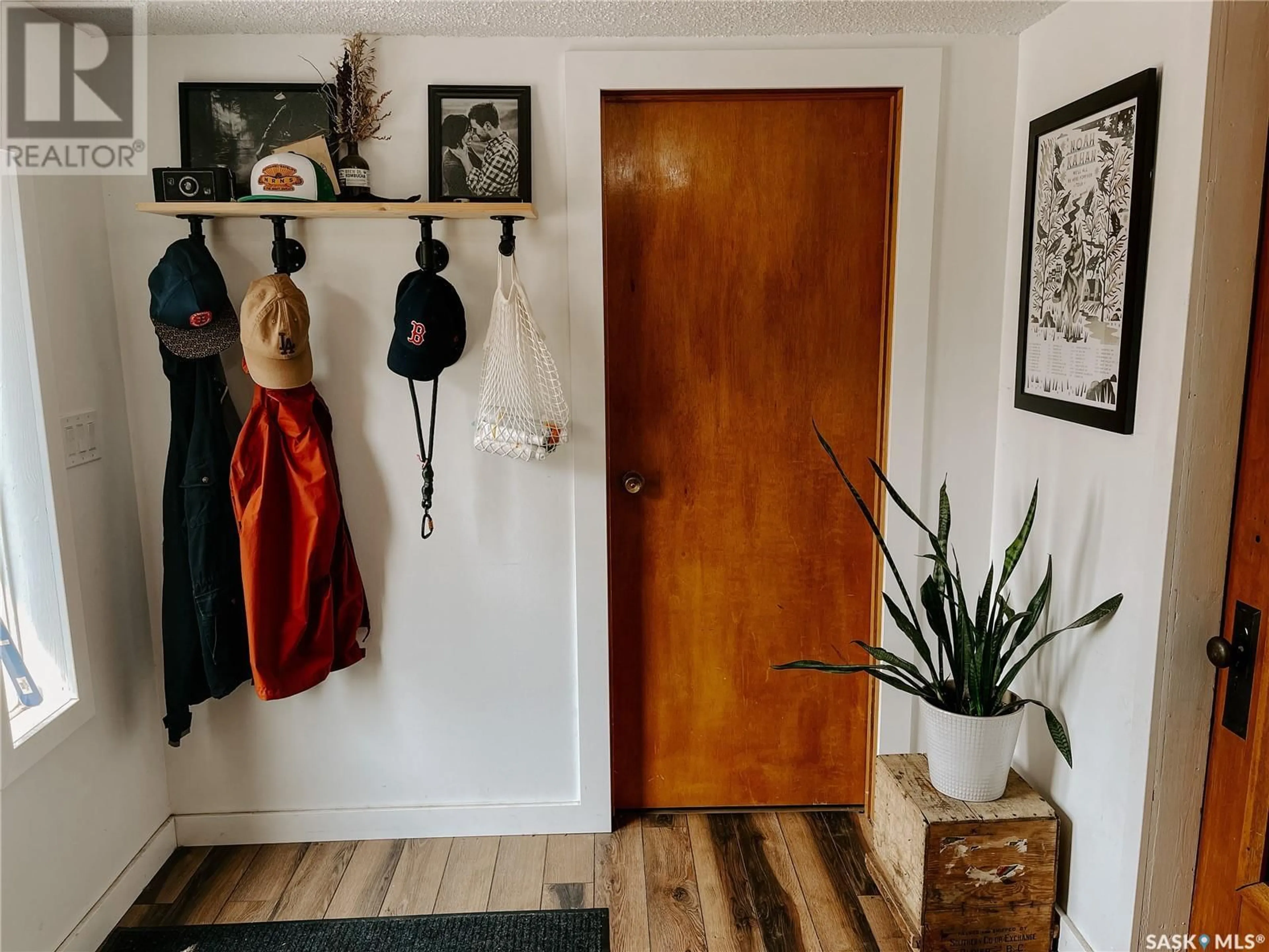 Indoor entryway for 47 2nd STREET, Tompkins Saskatchewan S0N2S0