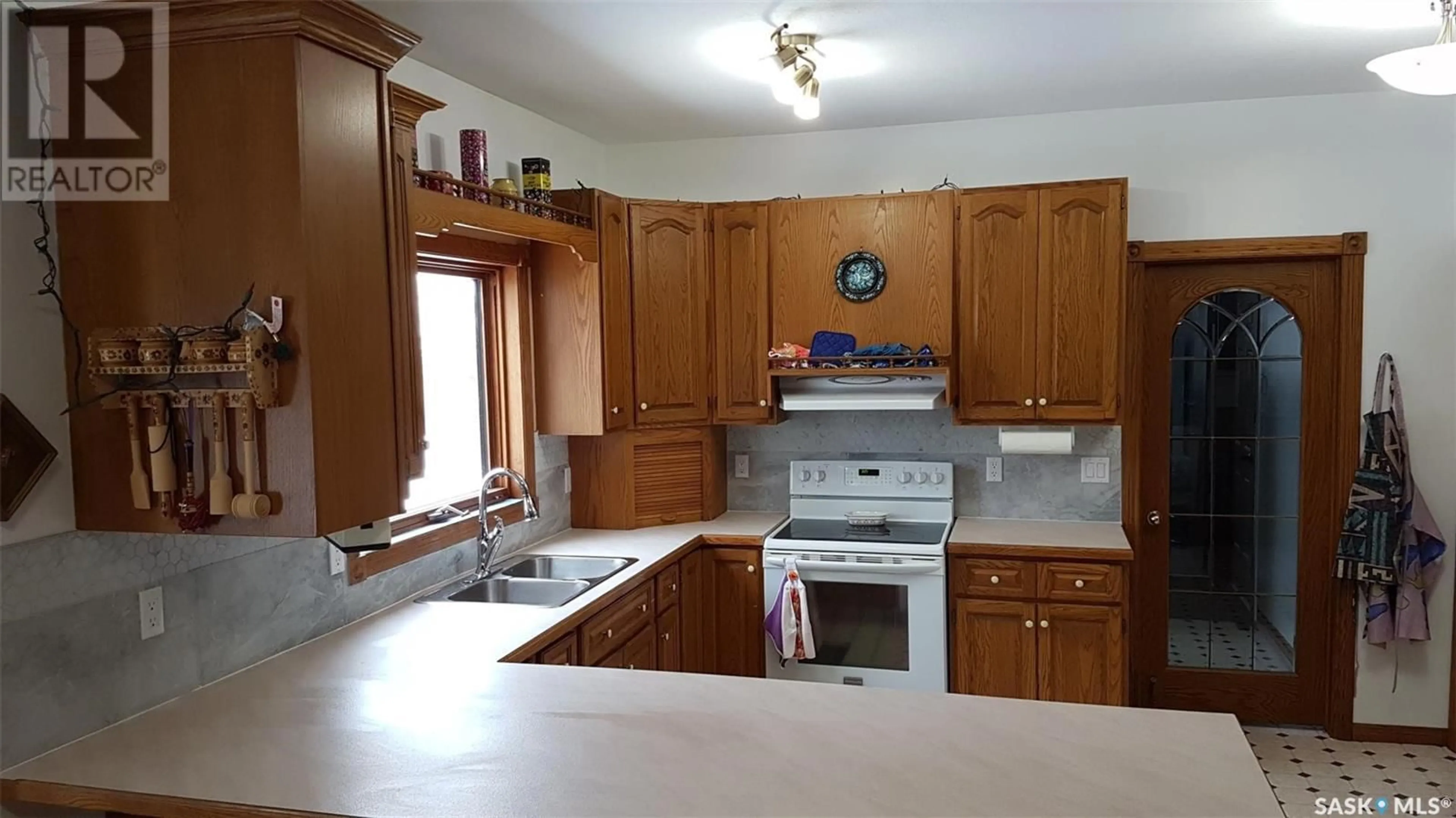 Kitchen, wood floors, cottage for Castle Lane Acres, Willowdale Rm No. 153 Saskatchewan S0G5C0