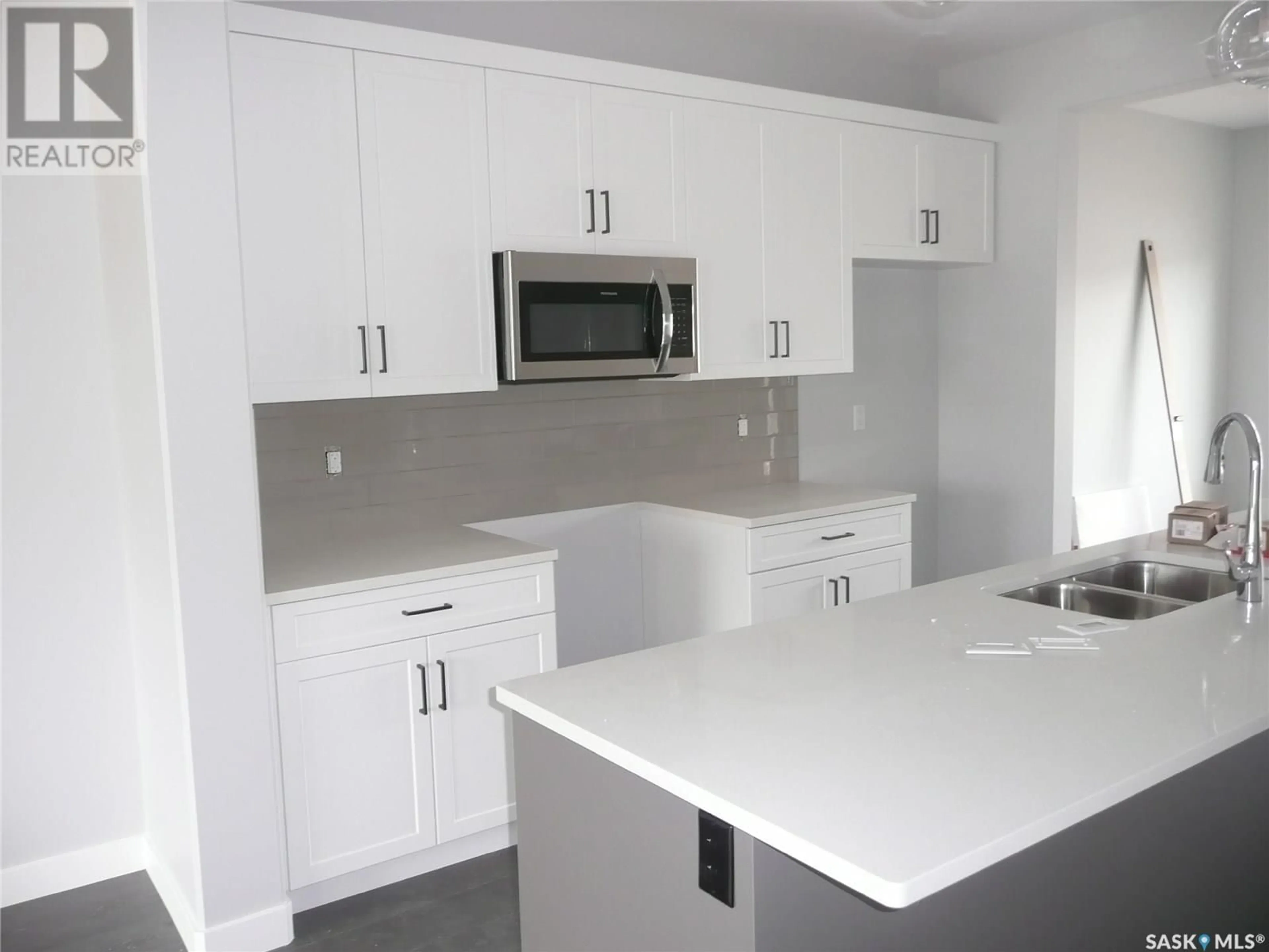 Standard kitchen for 317 Brighton BOULEVARD, Saskatoon Saskatchewan S7V0R5