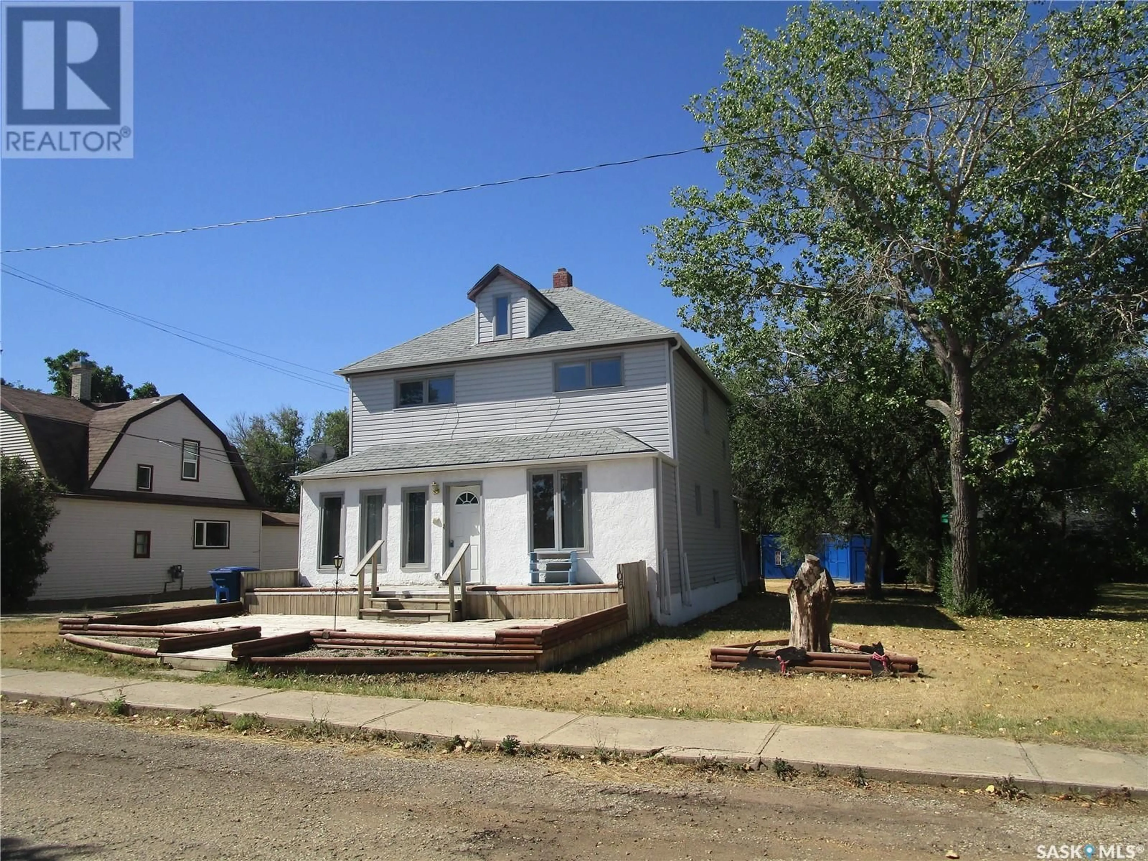 Frontside or backside of a home for 106 2nd STREET W, Lafleche Saskatchewan S0H2K0