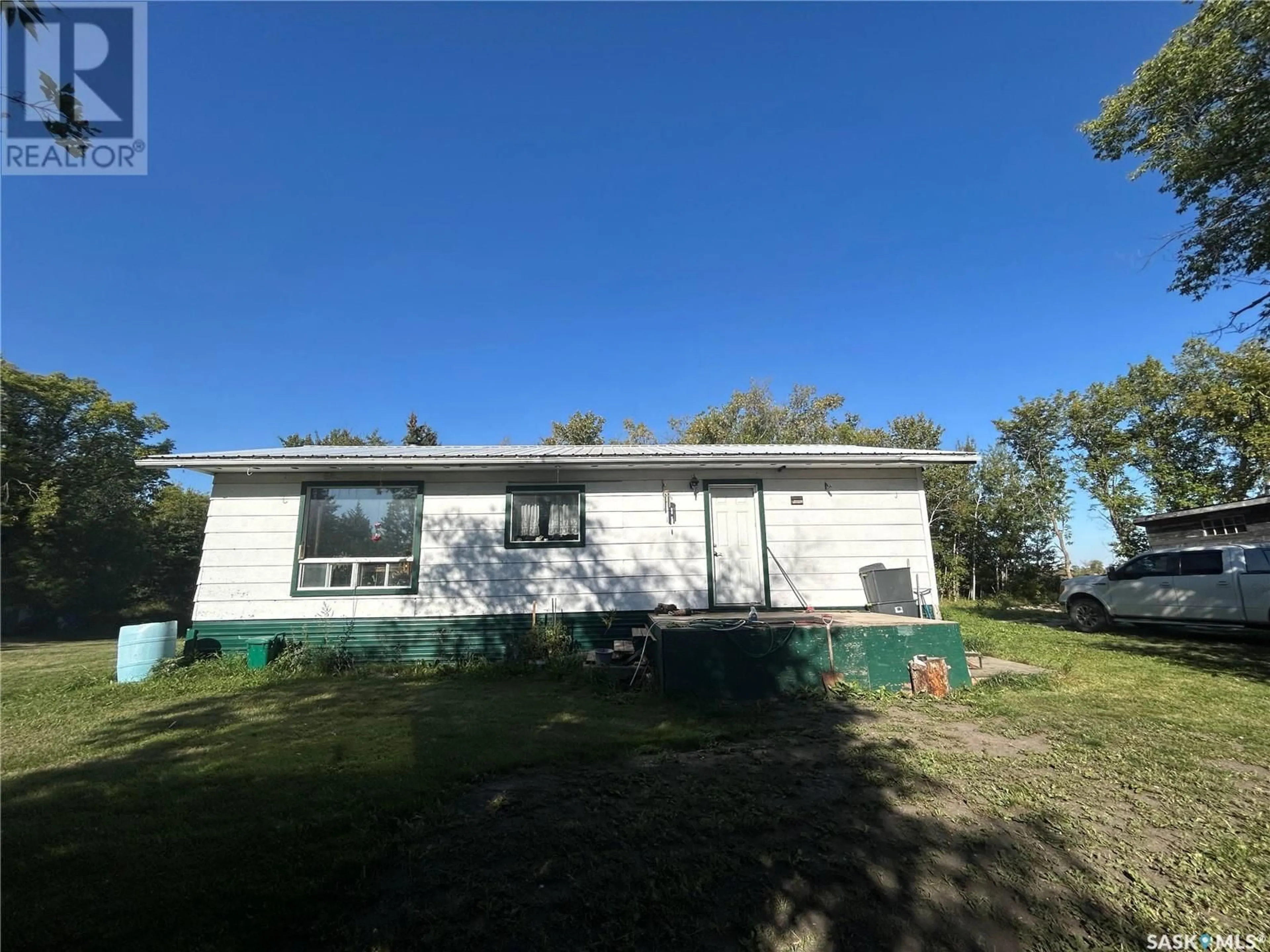 Outside view for 908 Railway AVENUE, Sheho Saskatchewan S0A3T0