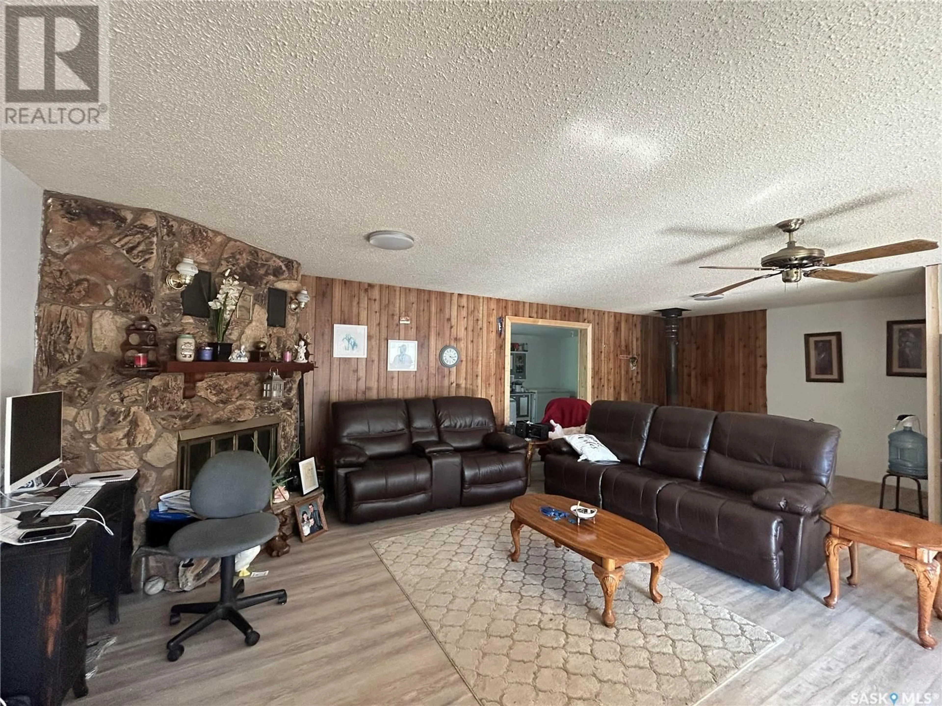 Living room for 908 Railway AVENUE, Sheho Saskatchewan S0A3T0