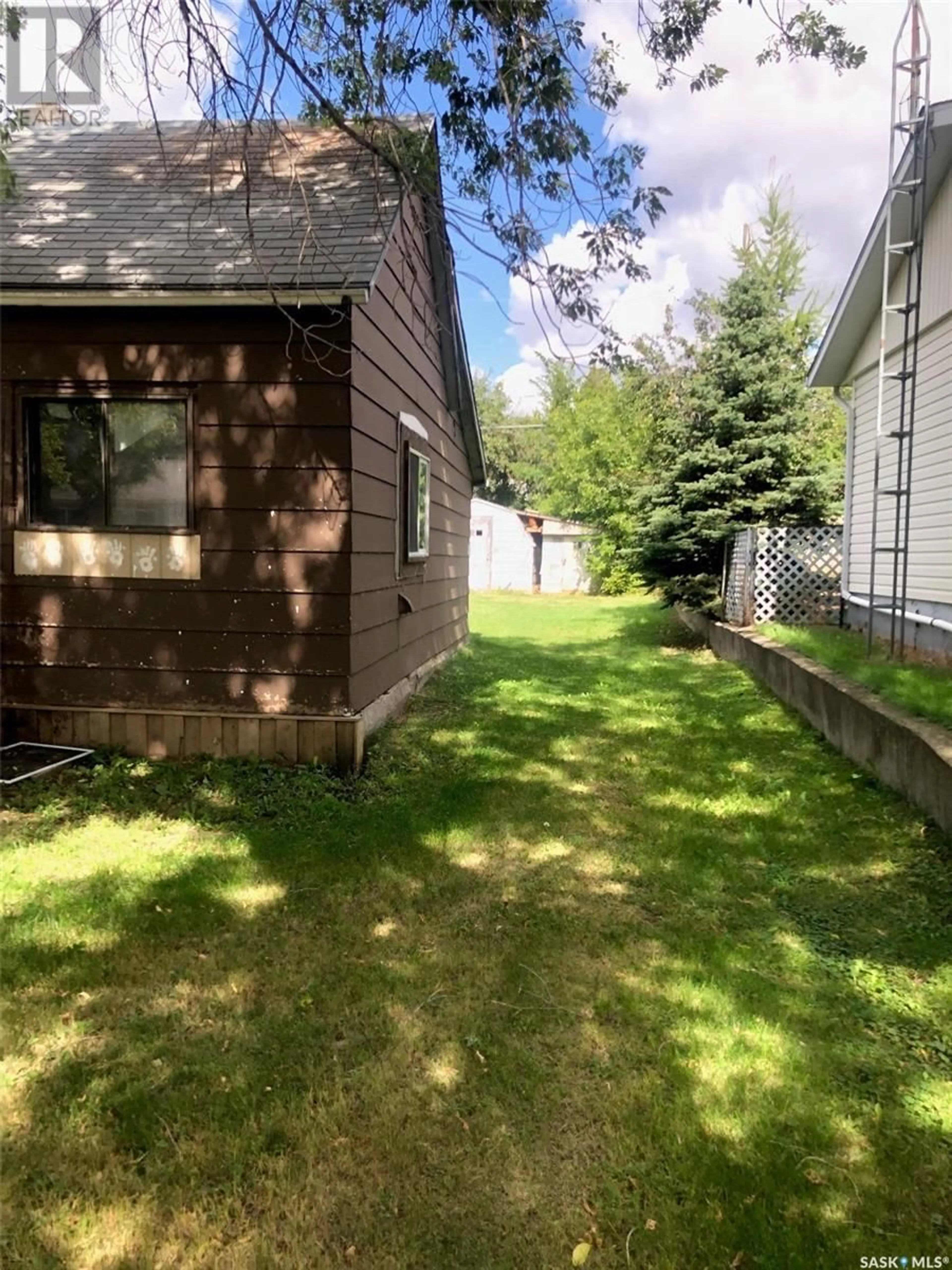 Fenced yard for 139 Harvey STREET, Kamsack Saskatchewan S0A1S0