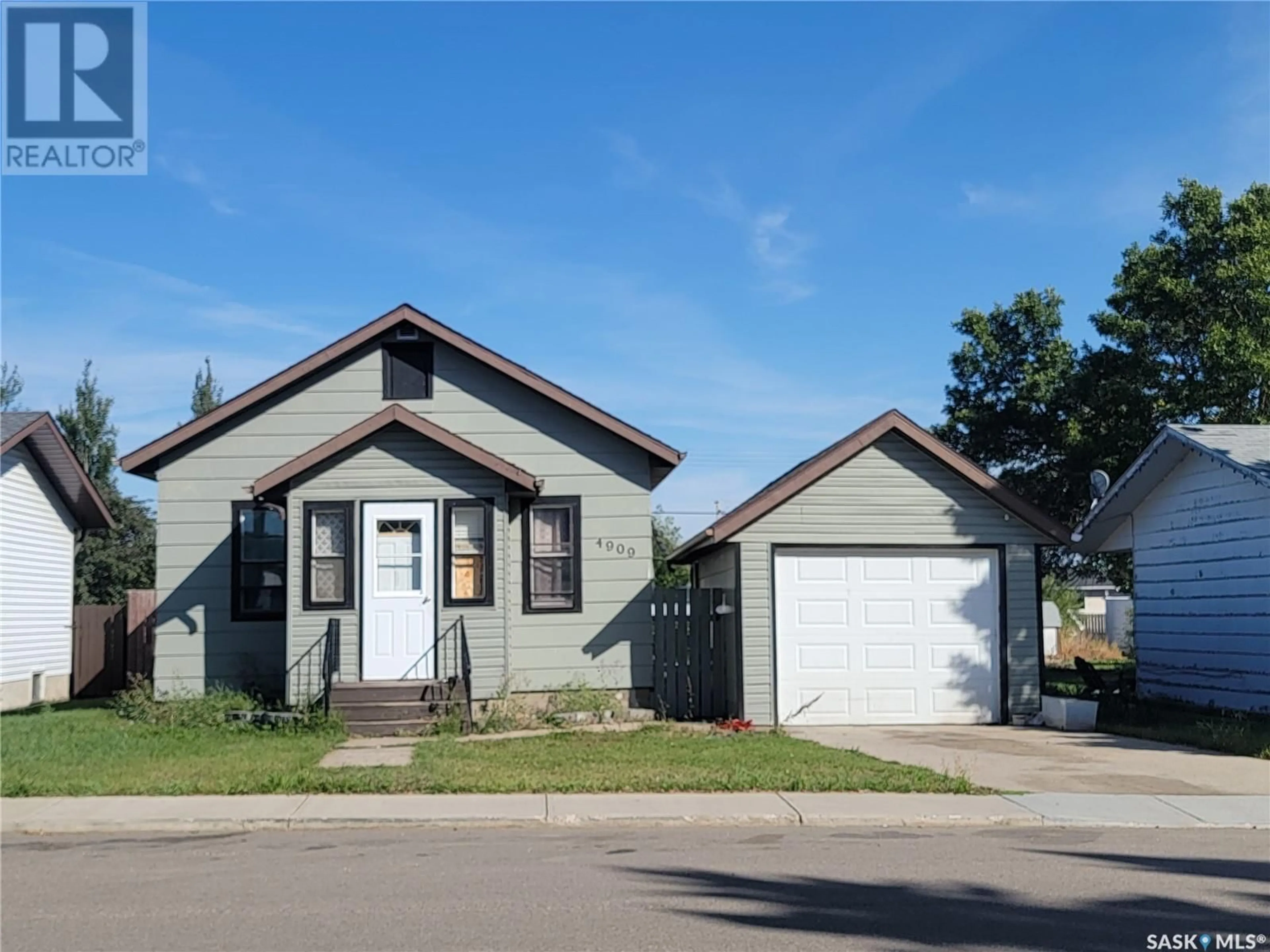 Frontside or backside of a home for 4909 Leader STREET, Macklin Saskatchewan S0L2C0