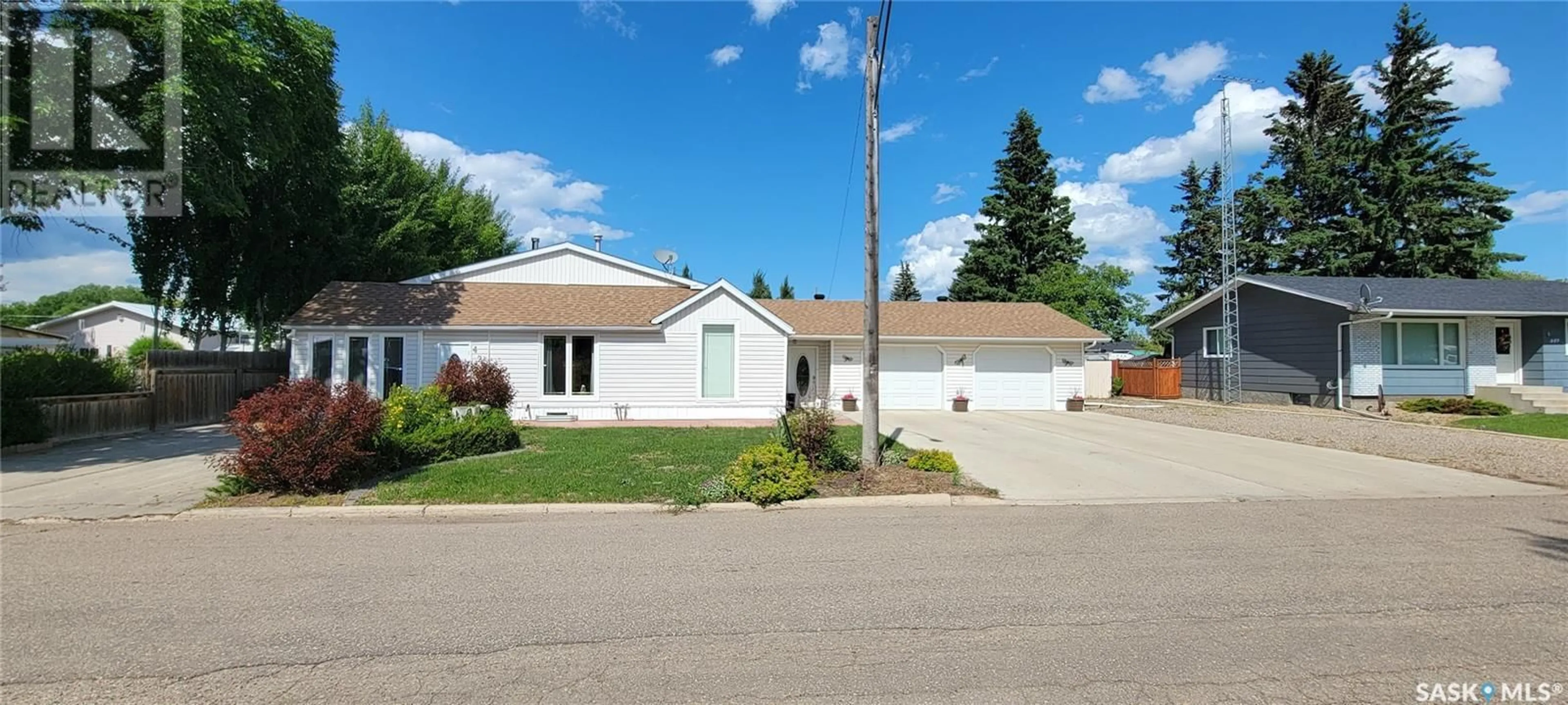 Frontside or backside of a home for 425 6th AVENUE E, Unity Saskatchewan S0K4L0