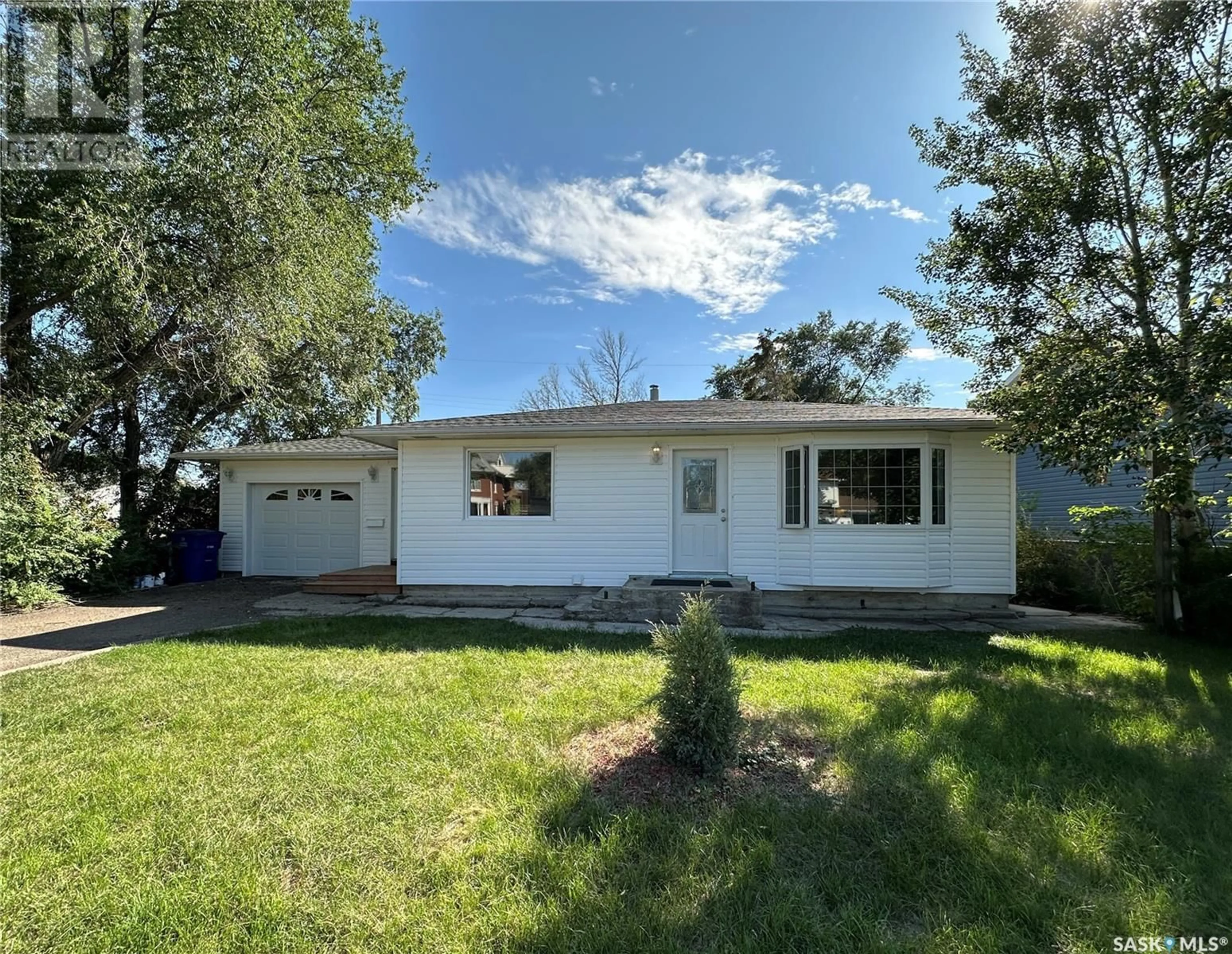 Frontside or backside of a home for 121 27th STREET W, Battleford Saskatchewan S0M0E0