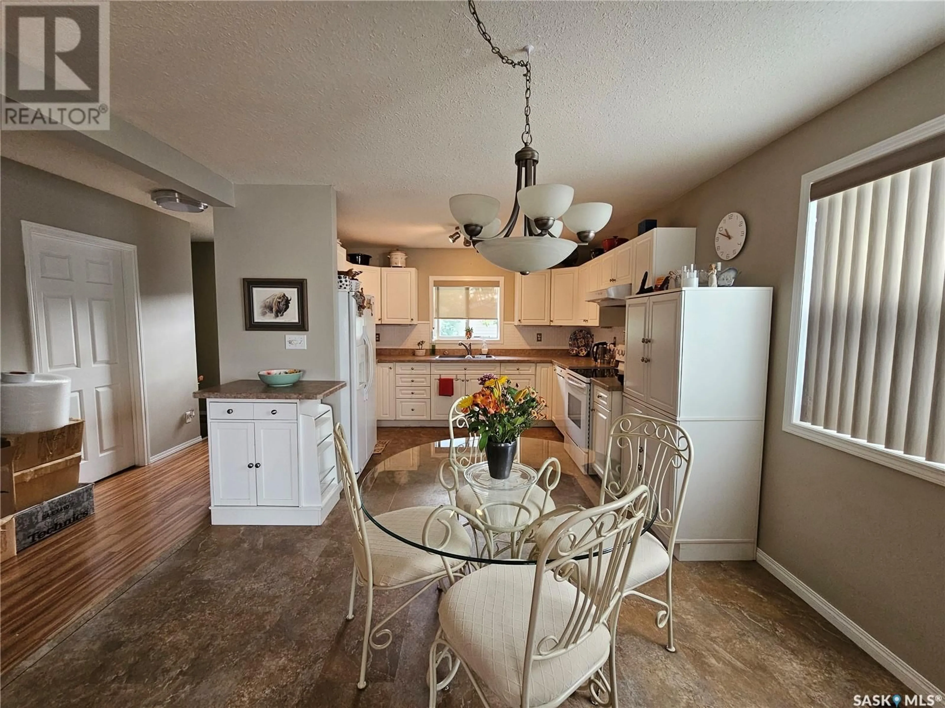 Dining room for 359 4th AVENUE SE, Swift Current Saskatchewan S9H3L7