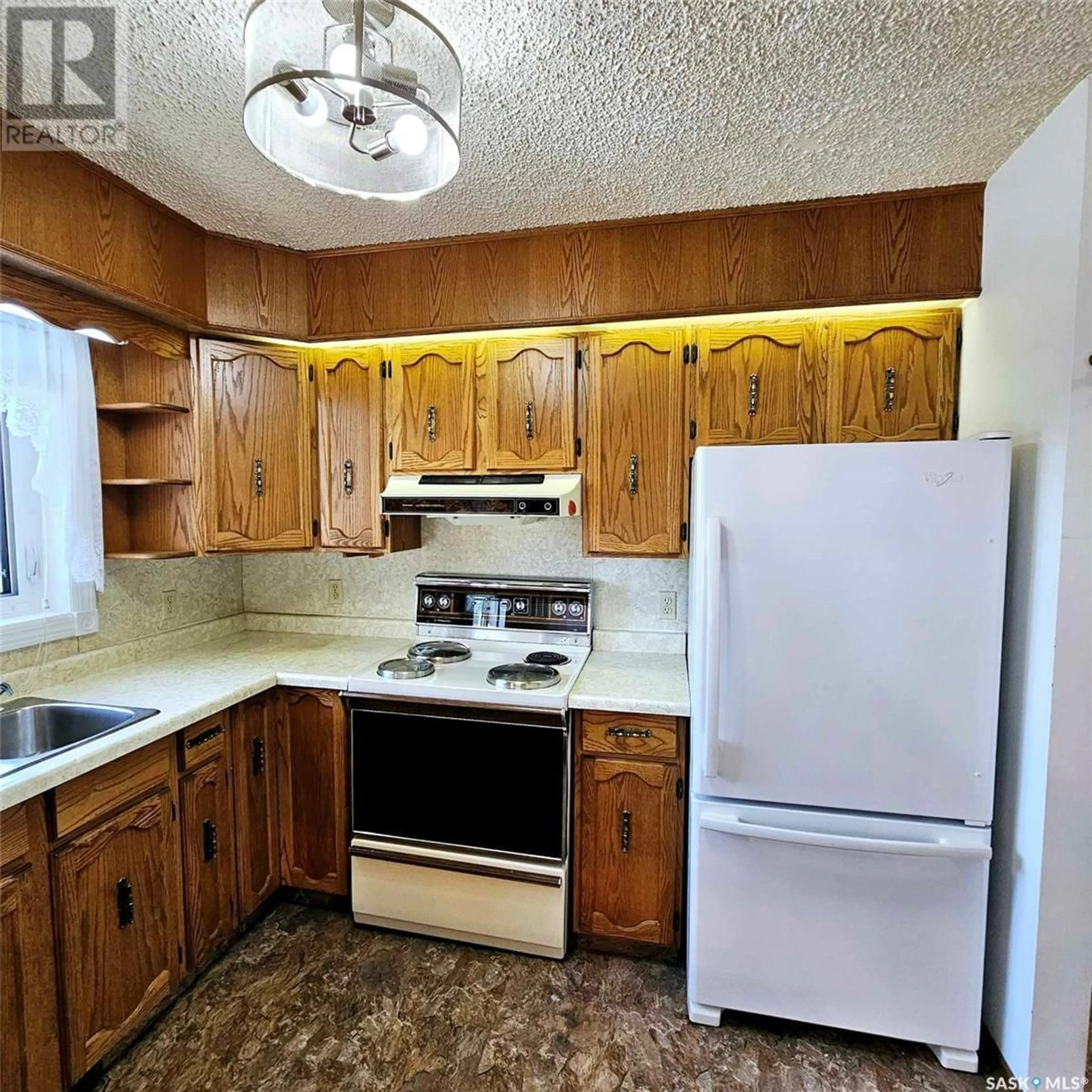 Standard kitchen, wood floors, cottage for 219 Carl AVENUE E, Langenburg Saskatchewan S0A2A0