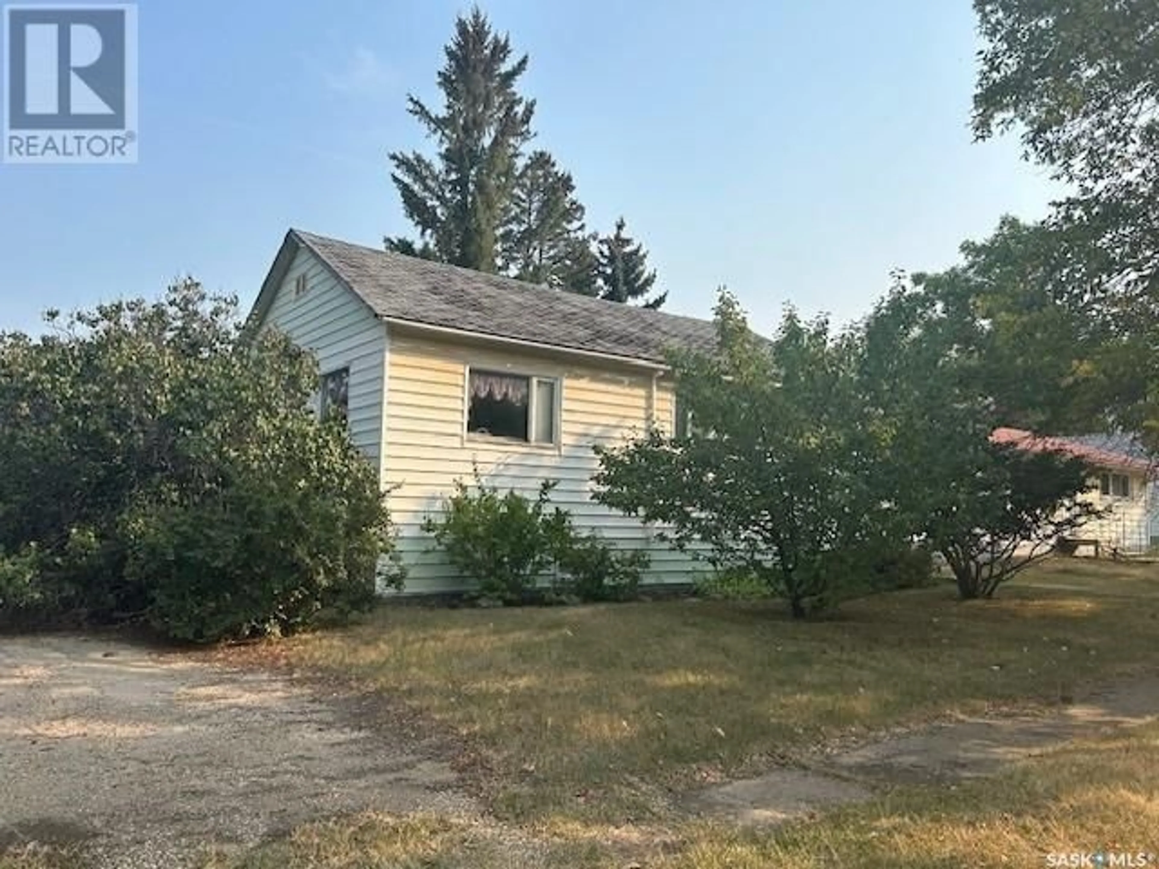 Frontside or backside of a home for 217 2nd AVENUE W, Mossbank Saskatchewan S6H3G0