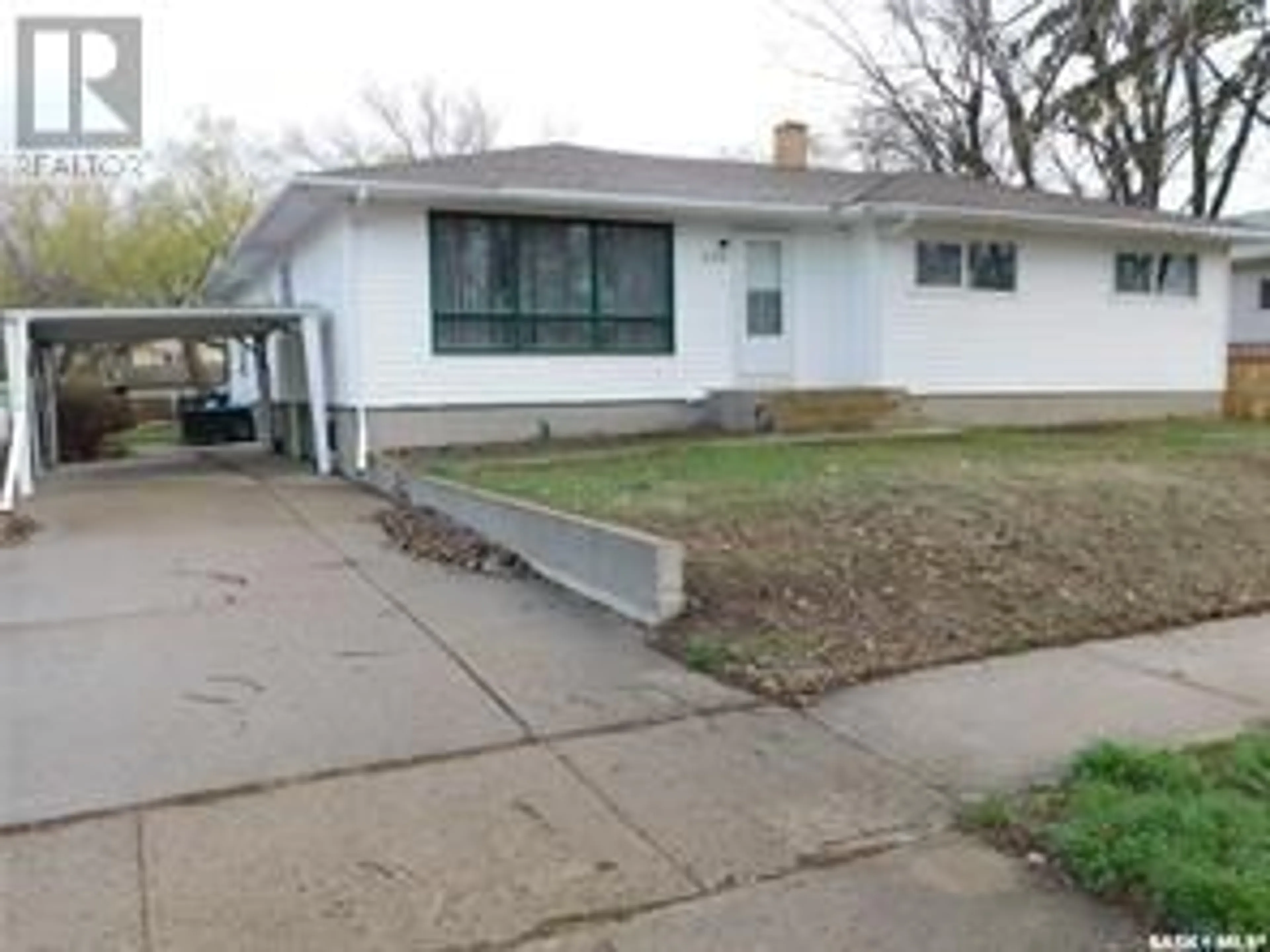 Frontside or backside of a home for 230 3rd AVENUE W, Gravelbourg Saskatchewan S0H1X0