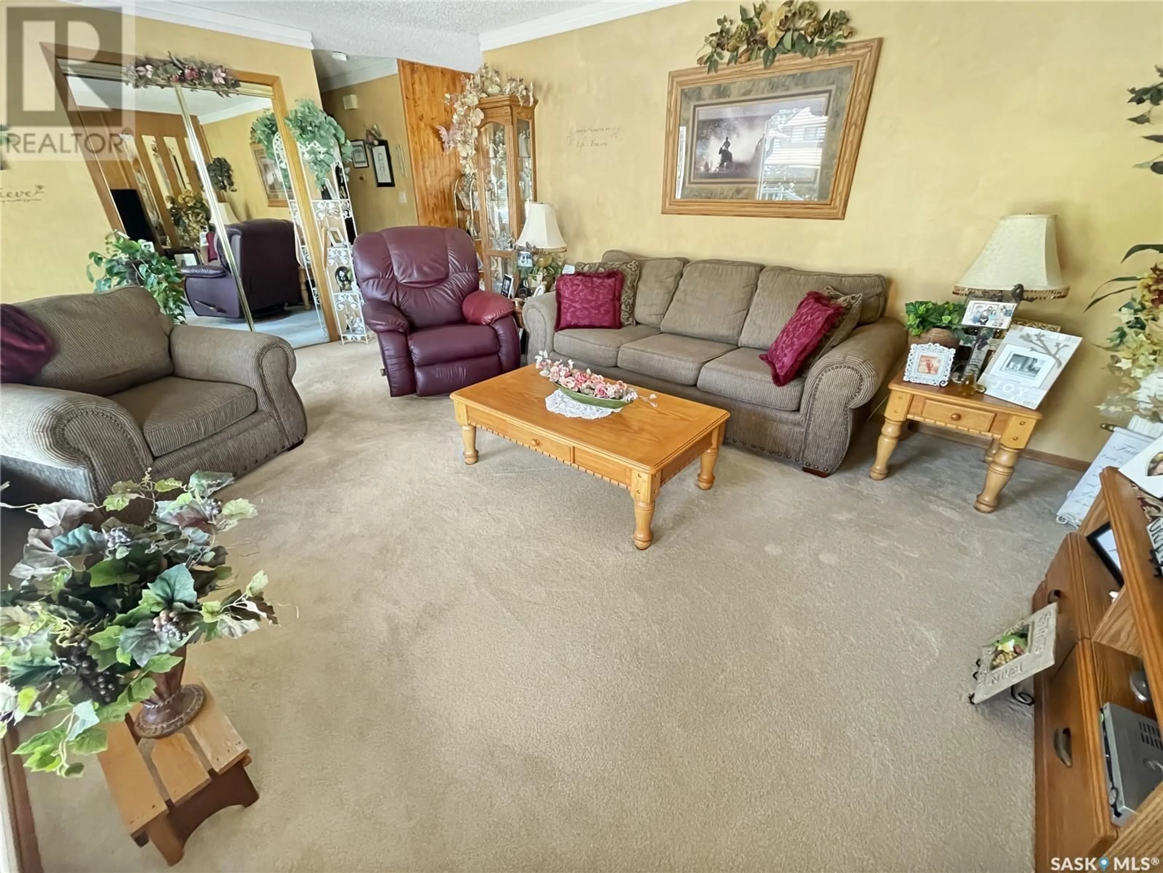 Living room for 463 Steele CRESCENT, Swift Current Saskatchewan S9H4P7