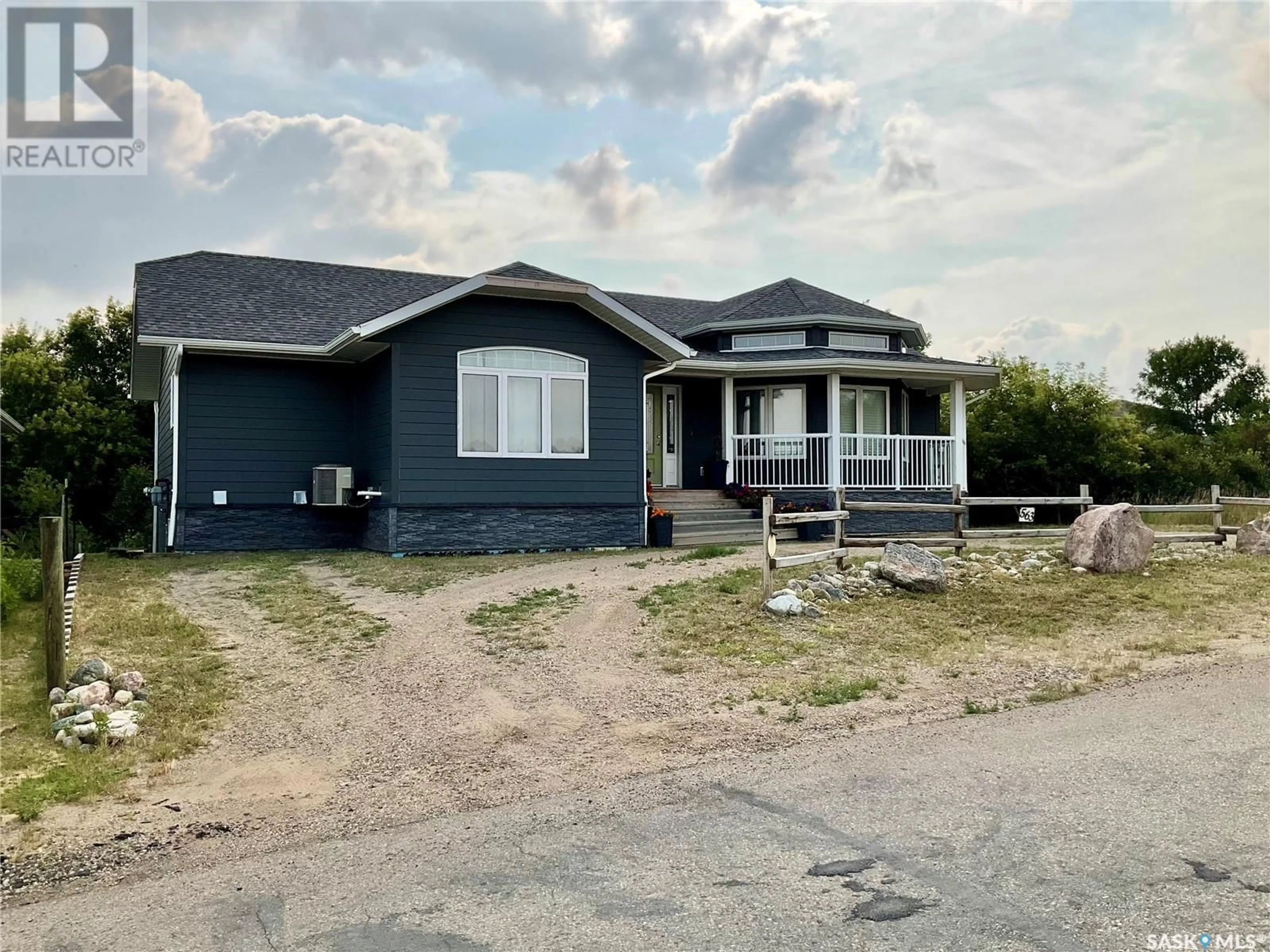 Frontside or backside of a home for 563 James STREET S, Lumsden Saskatchewan S0G3C0