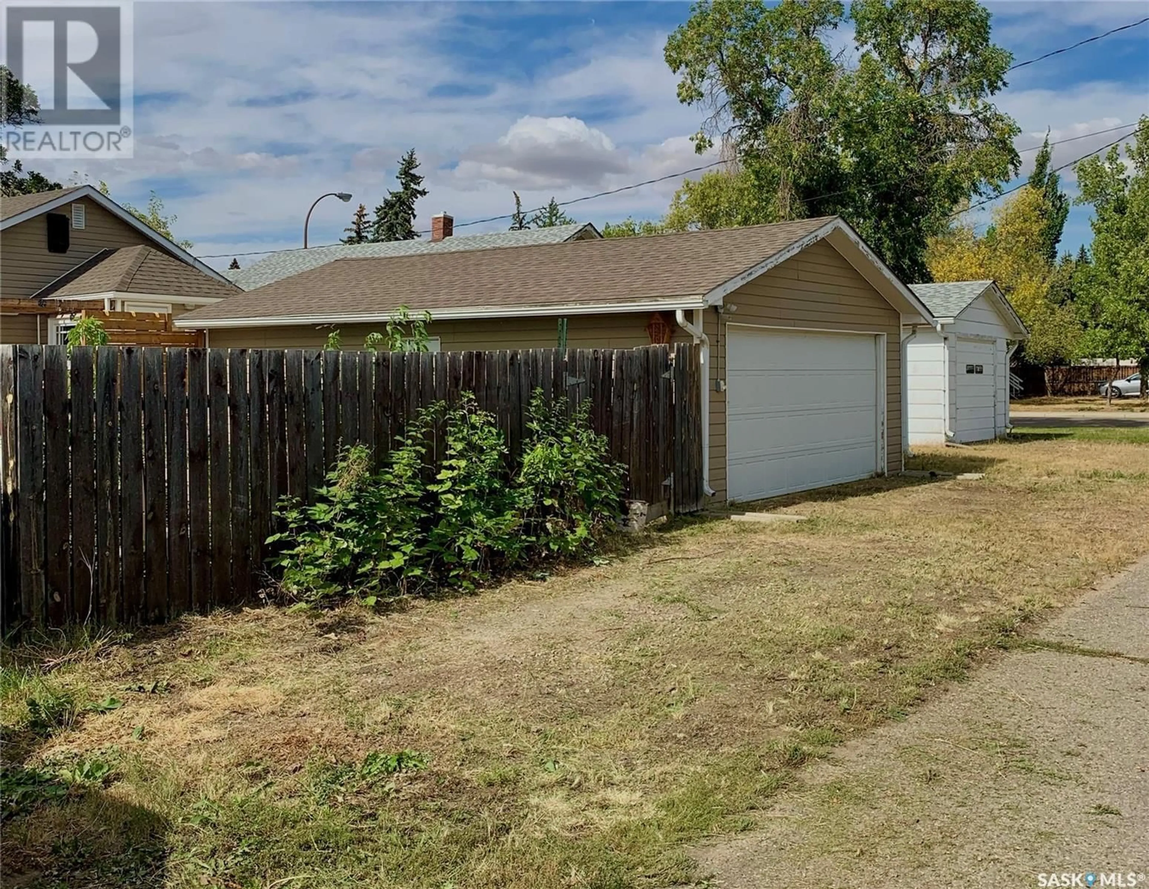 Fenced yard for 171 5th AVENUE NW, Swift Current Saskatchewan S9H0W3