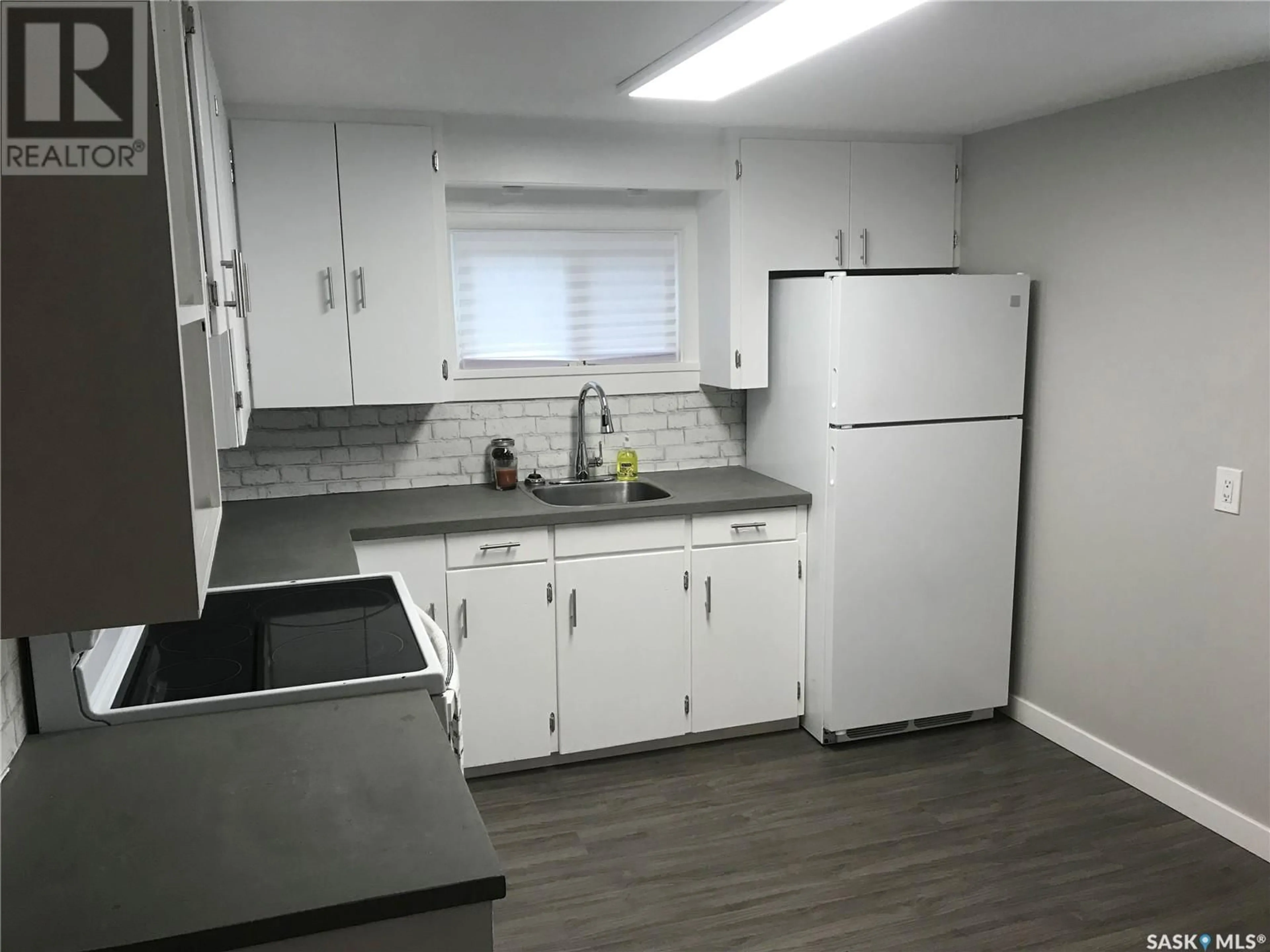 Standard kitchen for 123 J AVENUE S, Saskatoon Saskatchewan S7M1Z9