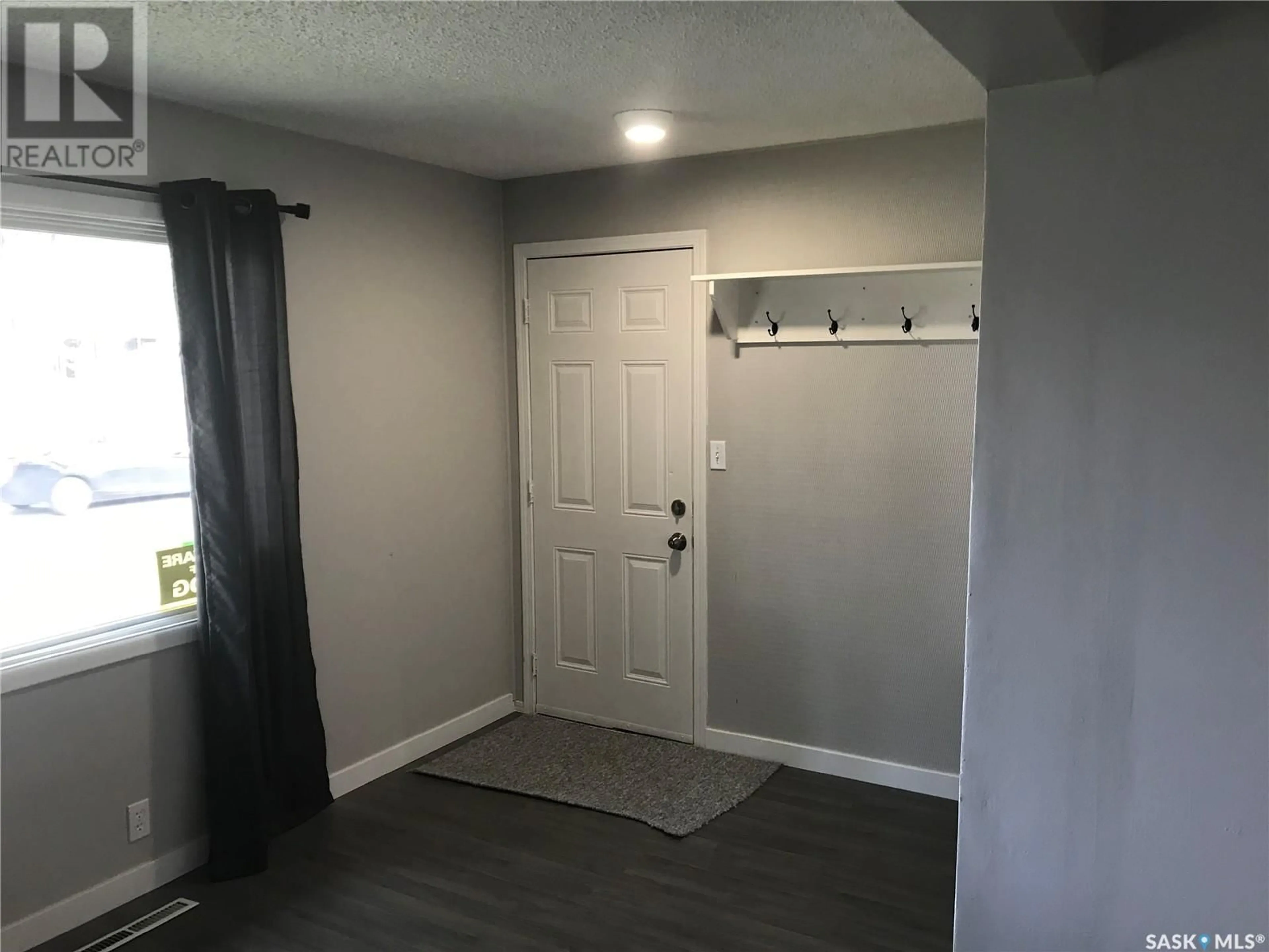 Indoor entryway, unknown floor for 123 J AVENUE S, Saskatoon Saskatchewan S7M1Z9