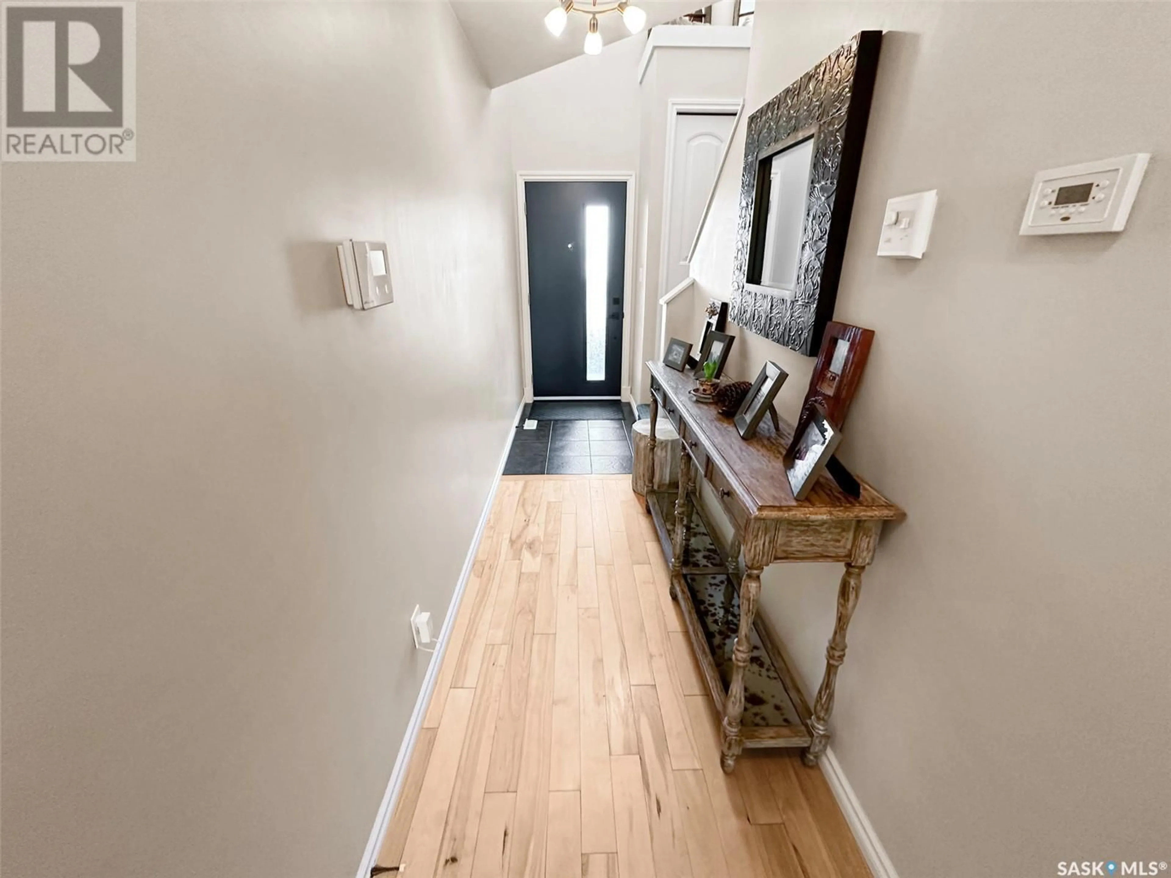 Indoor entryway for 146 6th AVENUE NE, Swift Current Saskatchewan S9H2M1