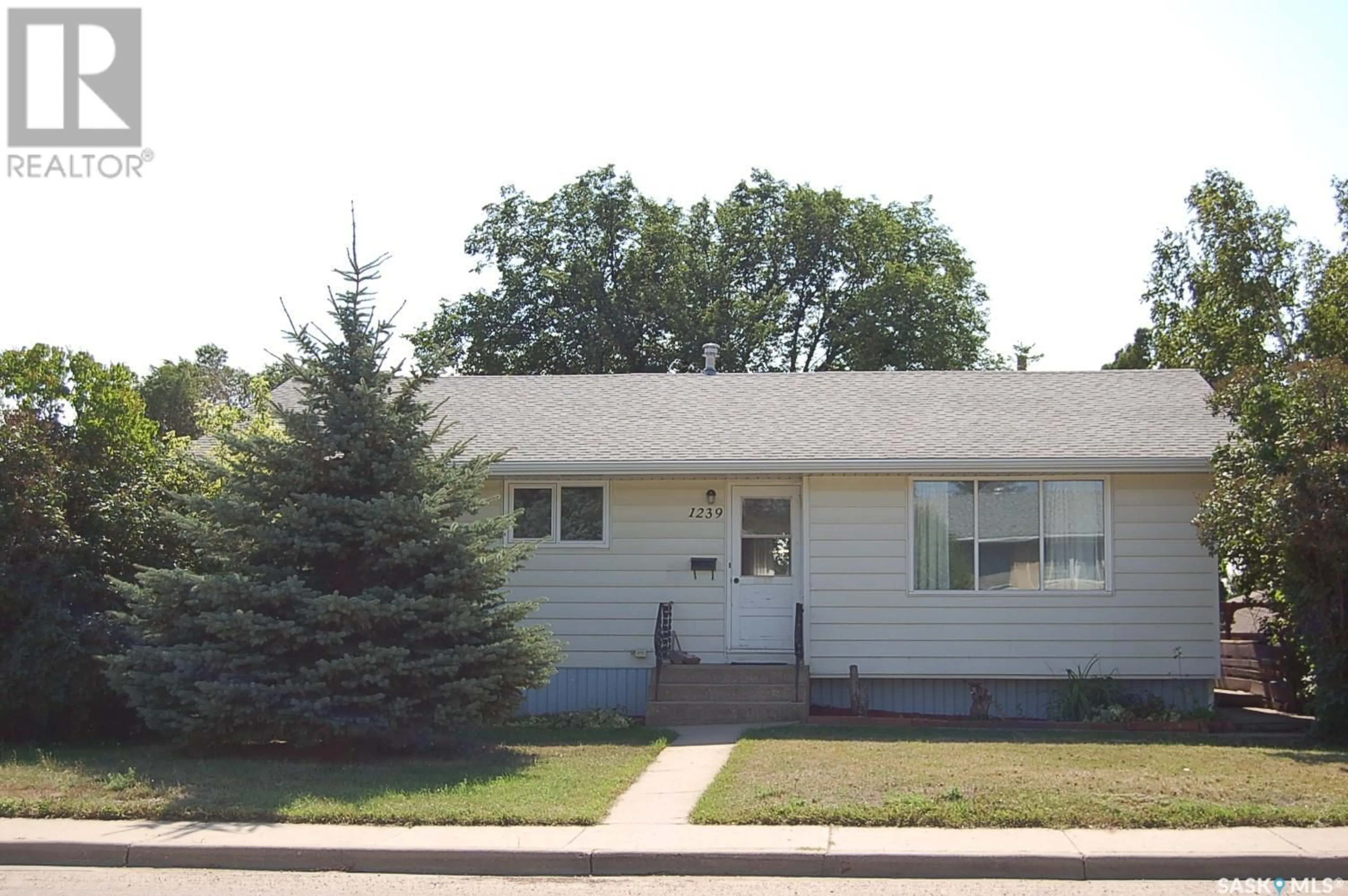 Frontside or backside of a home for 1239 Caribou STREET W, Moose Jaw Saskatchewan S6H2M1