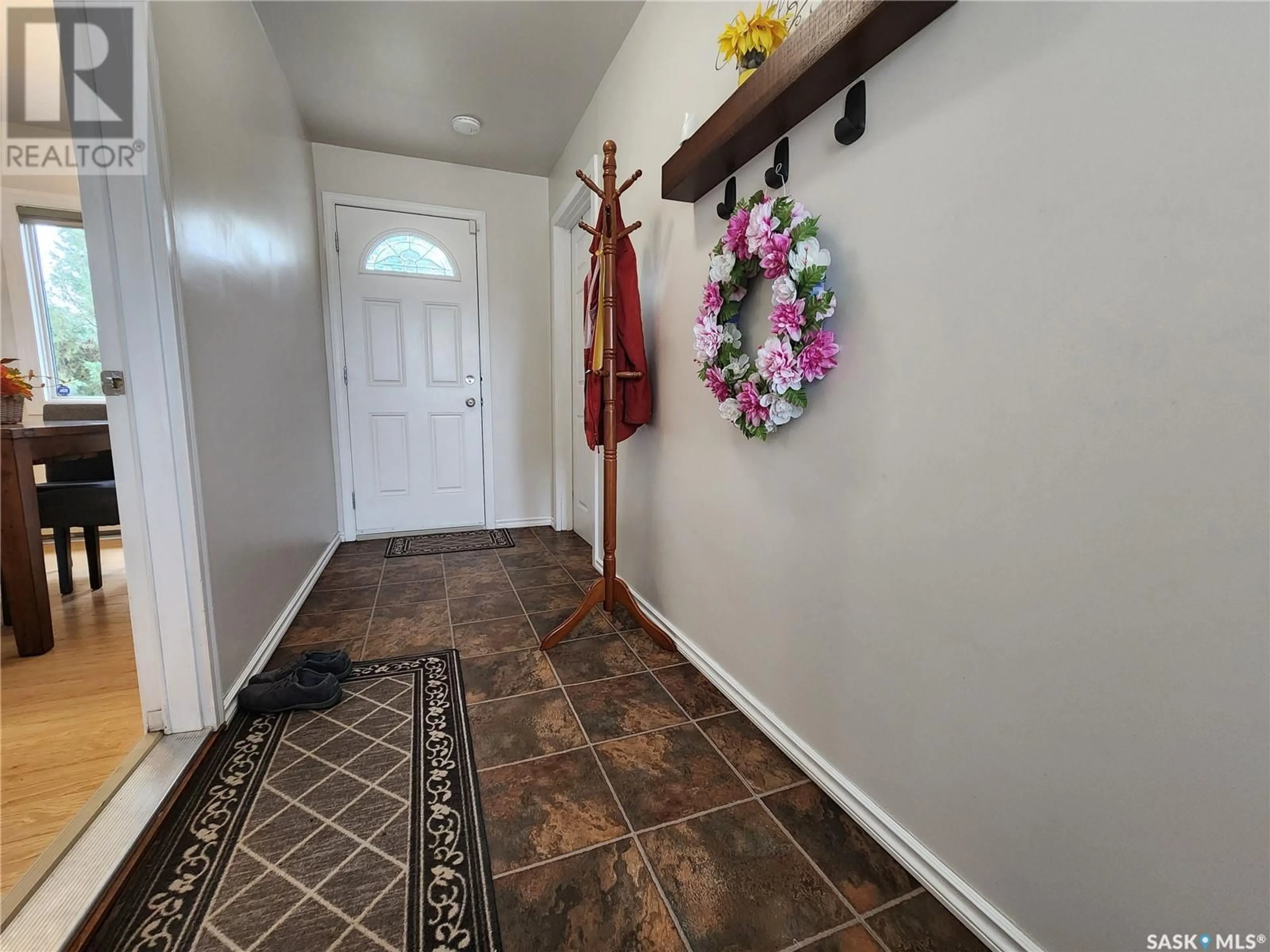 Indoor entryway for 1116 COTEAU AVENUE, Weyburn Saskatchewan S4H0H6