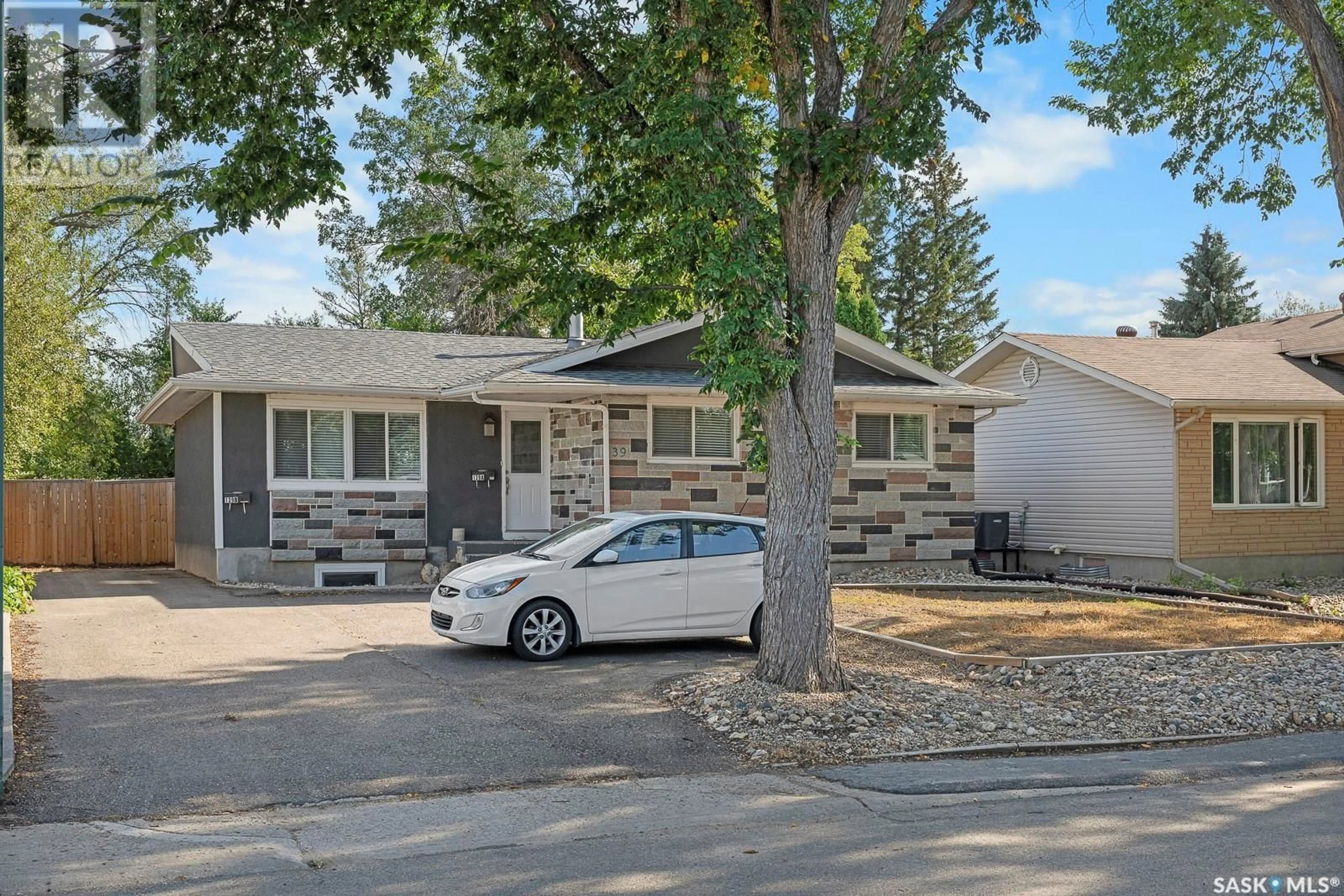 A pic from exterior of the house or condo for 139 BIRCHWOOD CRESCENT, Regina Saskatchewan S4S5S3