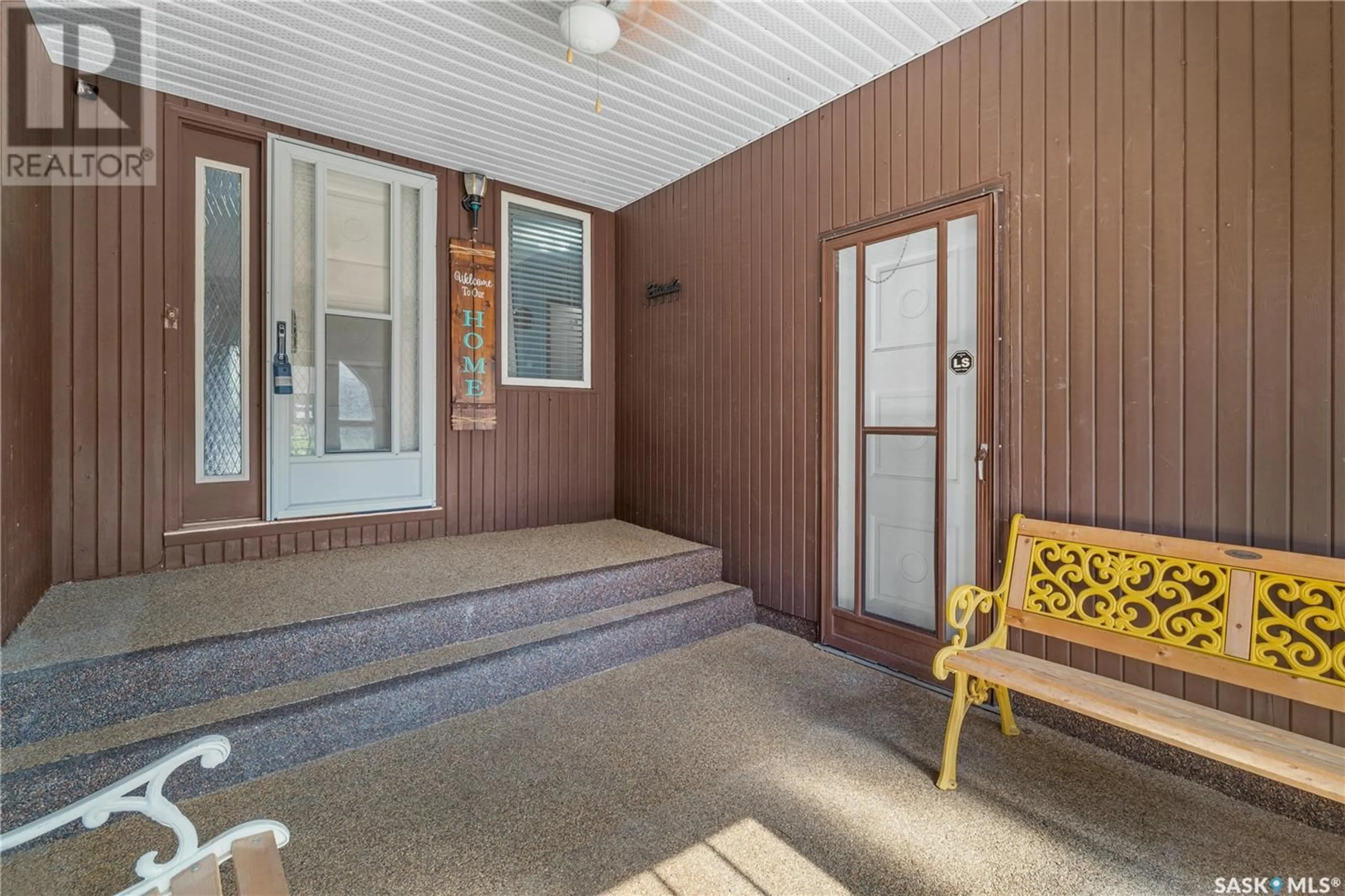 Patio for 2479 Swayze CRESCENT, Regina Saskatchewan S4V1A4