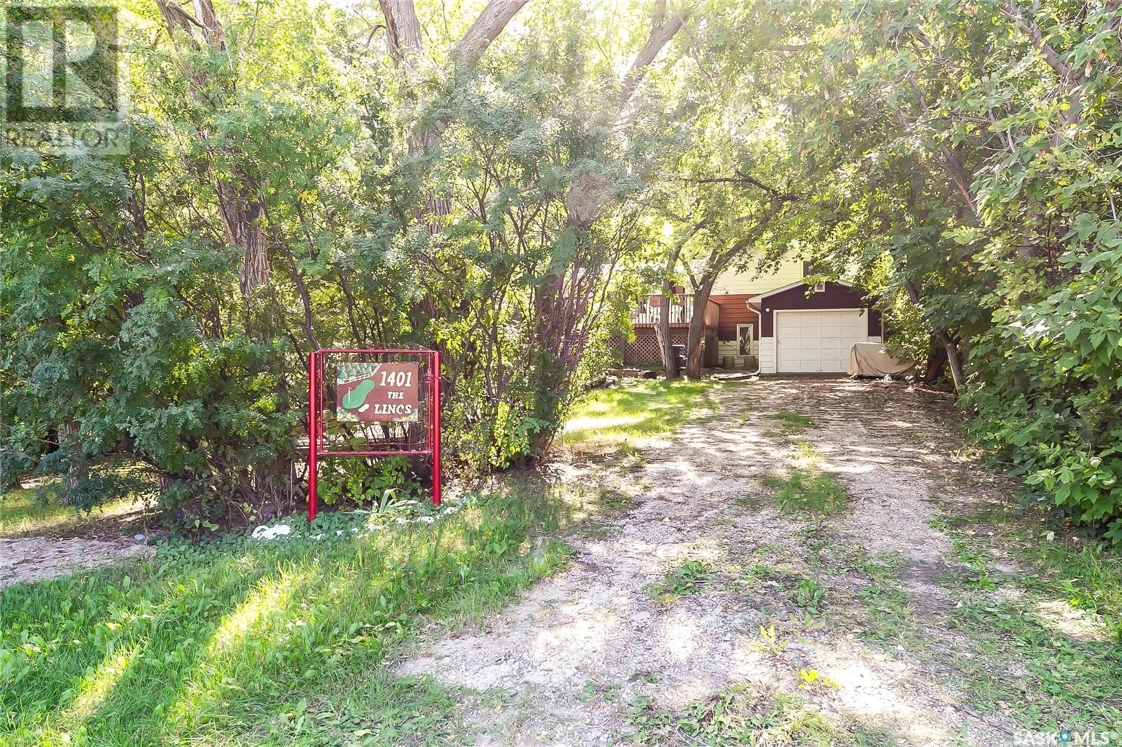 Fenced yard for 1401 5th AVENUE, Regina Beach Saskatchewan S0G4C0