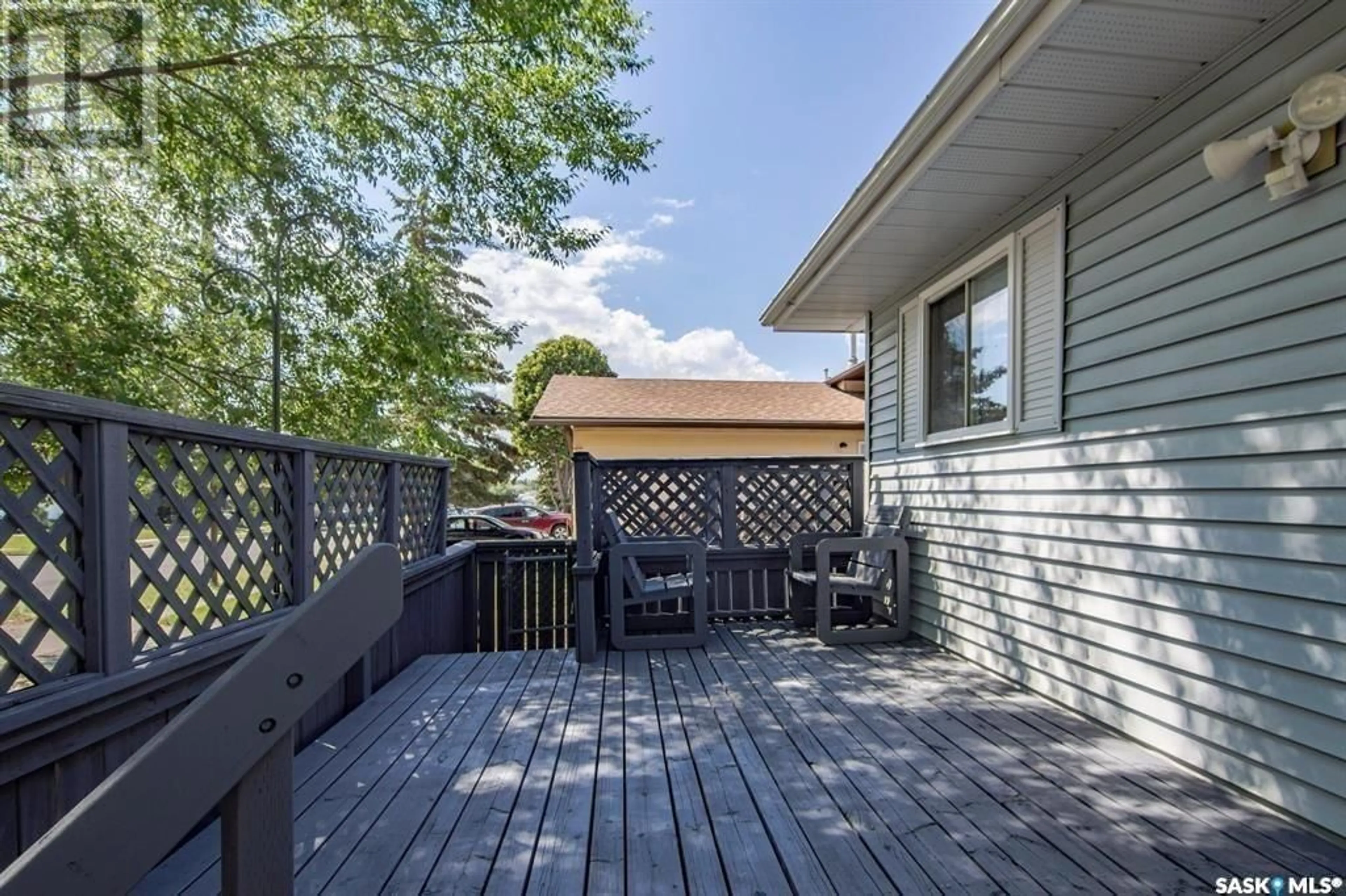 Patio for 3154 33rd STREET W, Saskatoon Saskatchewan S7L6V5