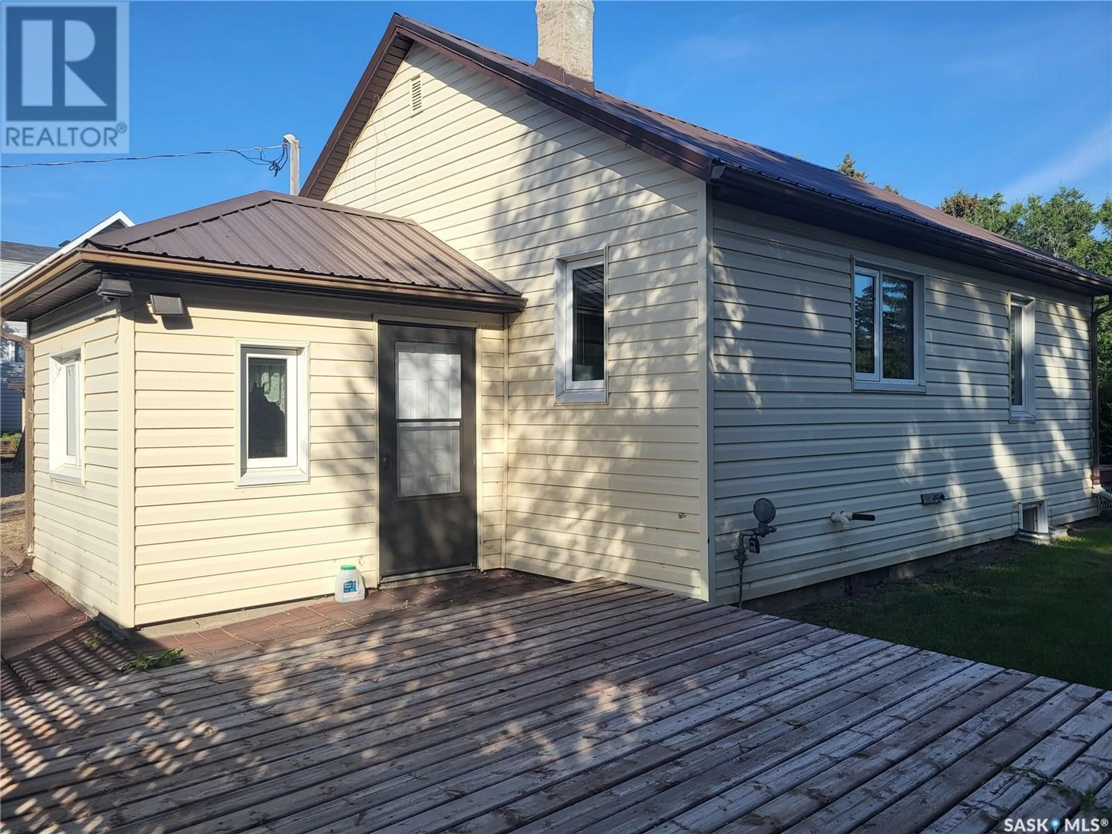 Frontside or backside of a home, cottage for 302 Humboldt STREET, Jansen Saskatchewan S0K2B0