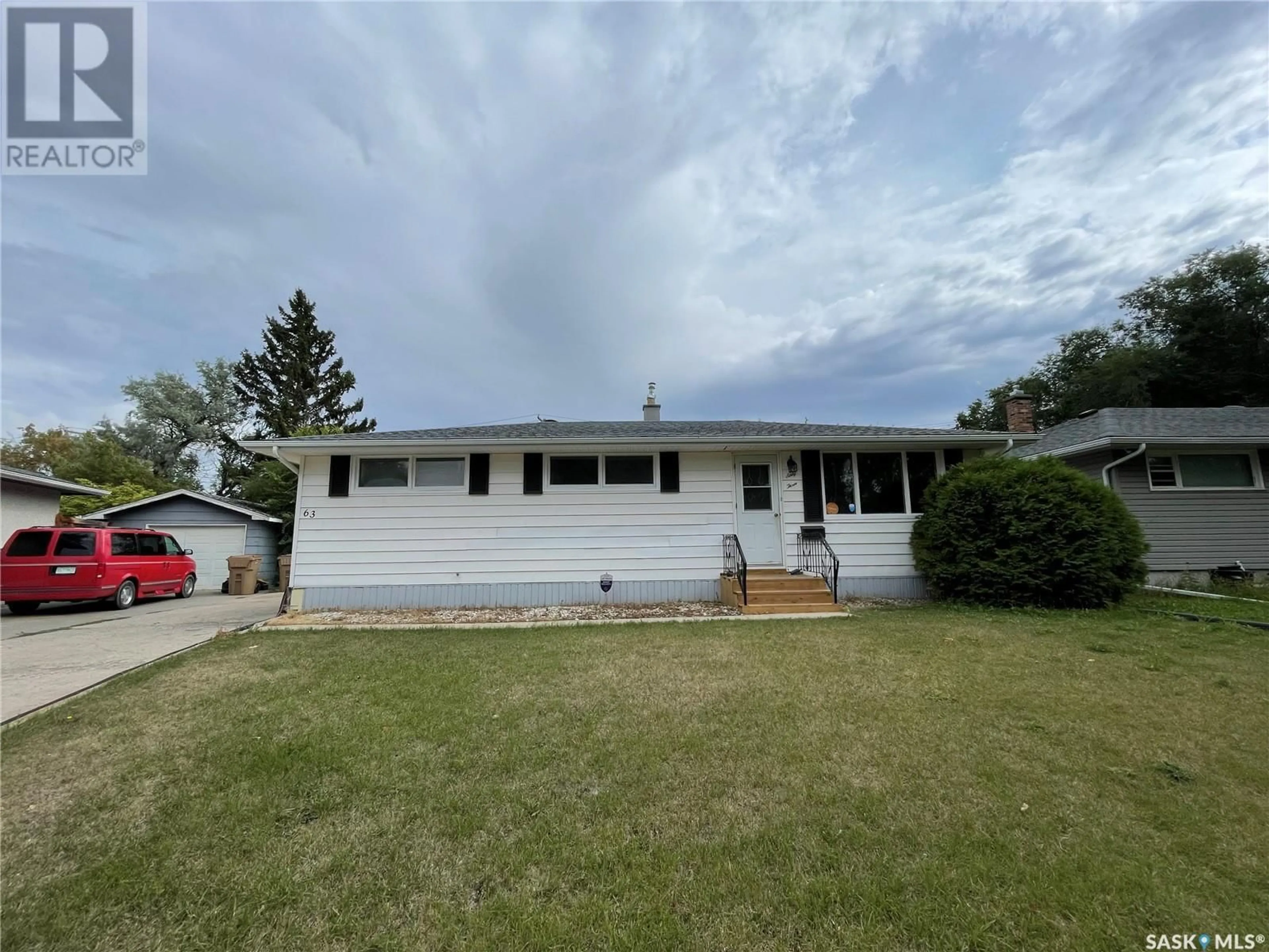 Frontside or backside of a home for 63 Yarnton CRESCENT, Regina Saskatchewan S4R4A1