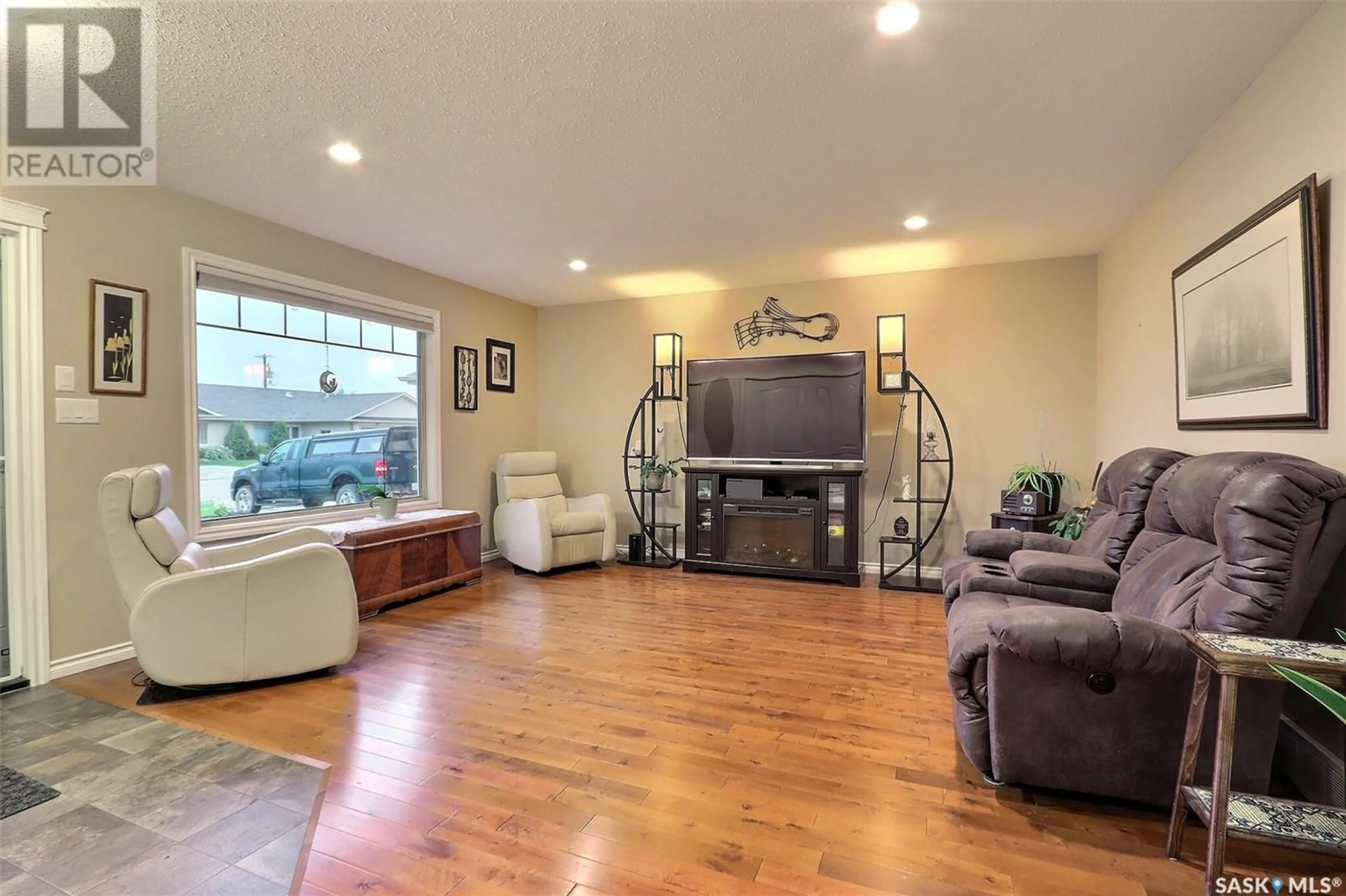 Living room, wood floors for 10 702 Mesa WAY, Shellbrook Saskatchewan S0J2E0