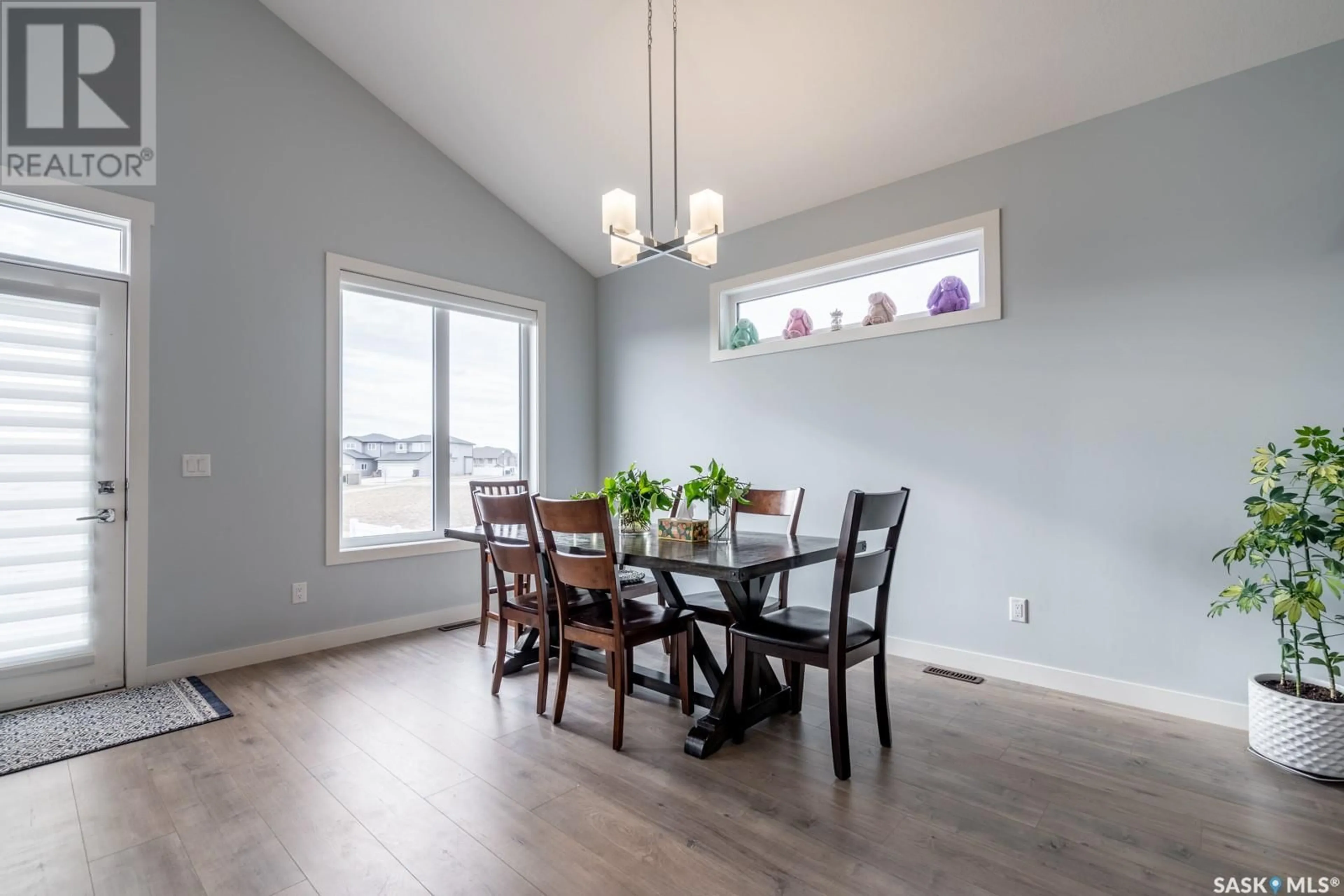 Dining room, wood floors for 3656 Gee CRESCENT, Regina Saskatchewan S4V3P2