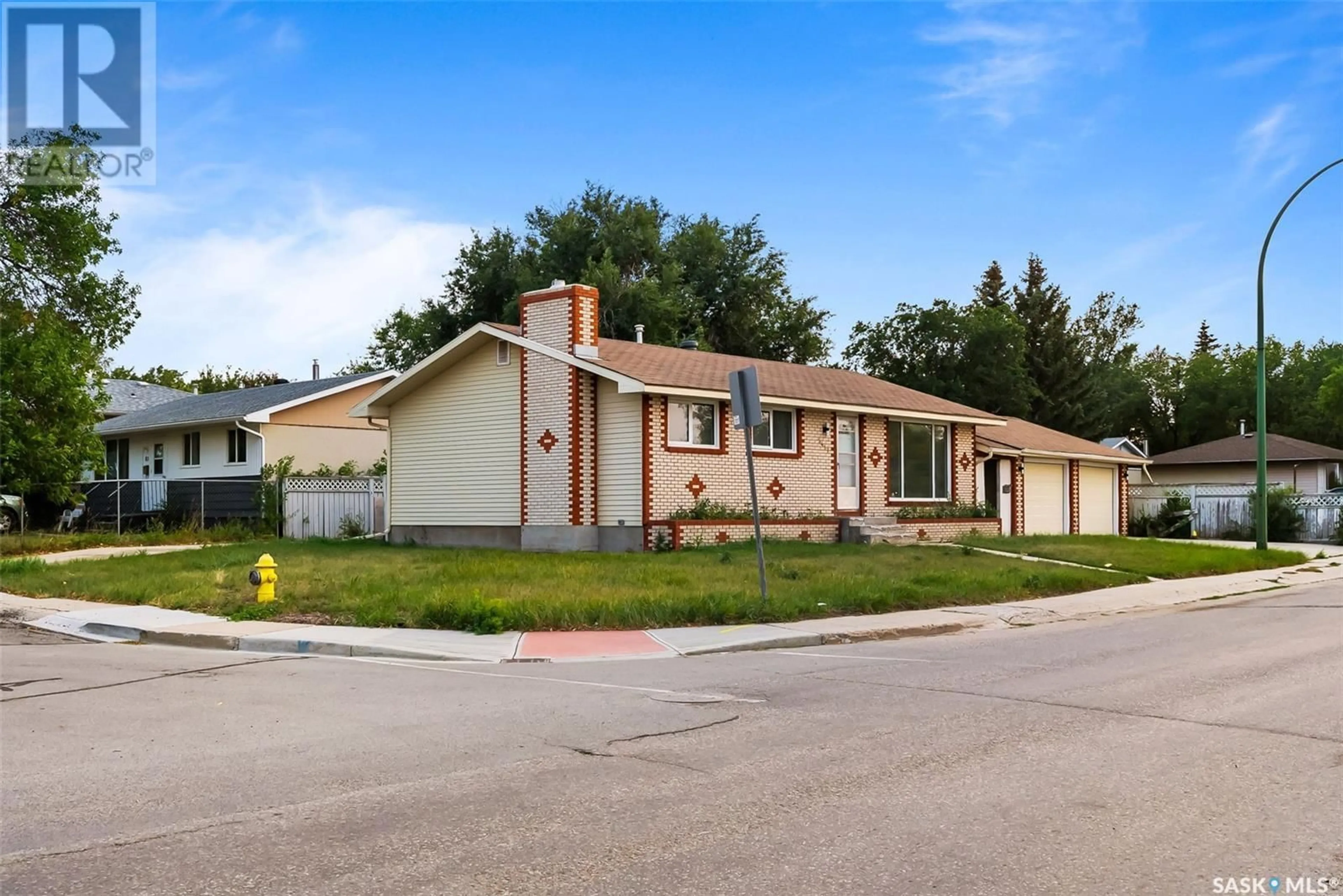 Frontside or backside of a home for 5417 2nd AVENUE N, Regina Saskatchewan S4R5L1